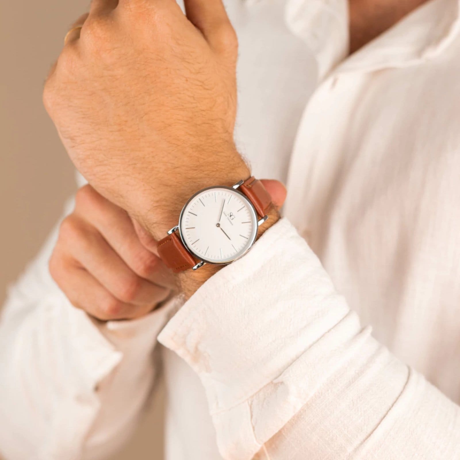 Vista 2 Relógio Saint Germain Bronx Silver 40mm Fundo Branco Saint Germain Brand marrom/prata silver