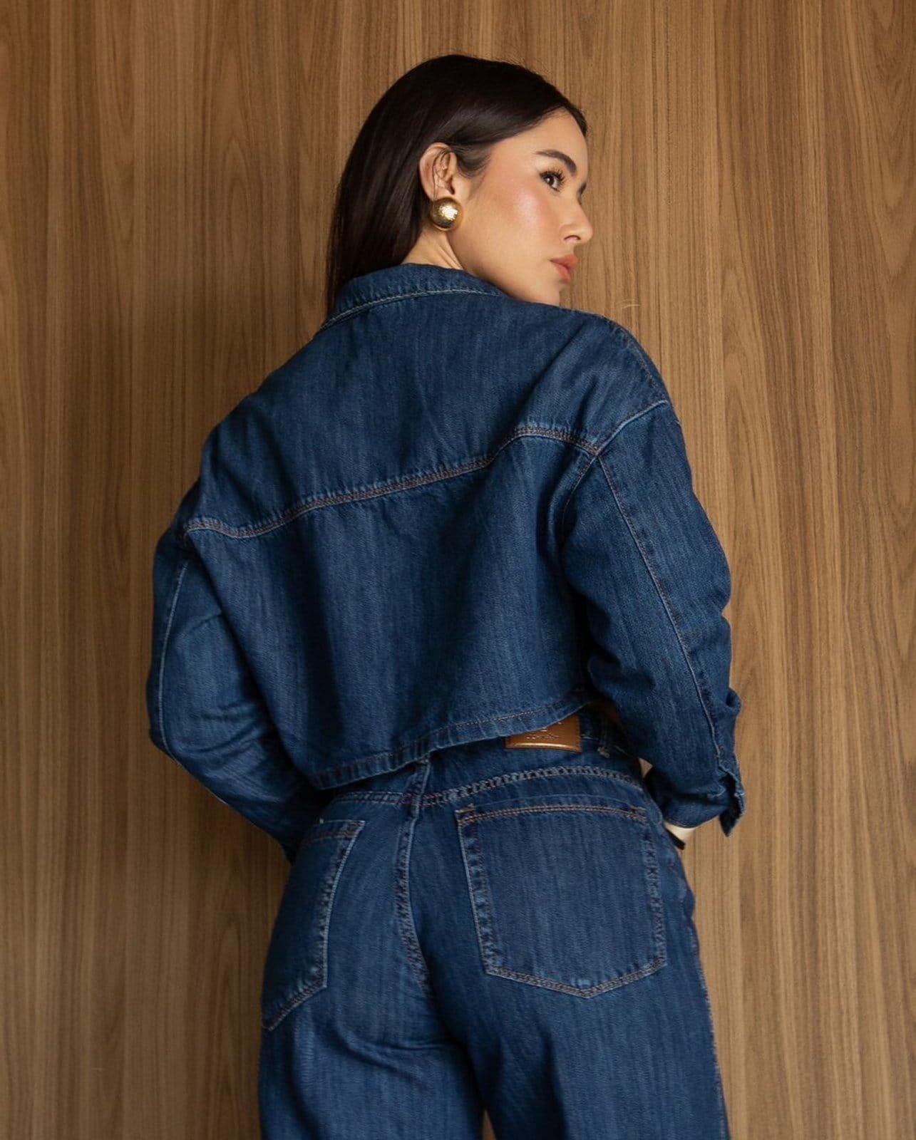 Vista 2 Jaqueta Over Feminina Cropped 24650 Escura Consciência jeans