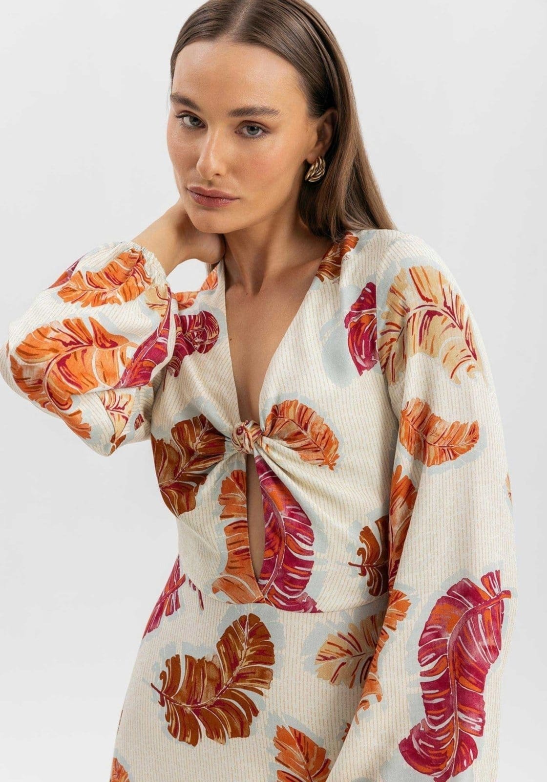 Vista 2 Vestido Lez a Lez Curto Estampado Com Mangas Longas E Detalhe De Nó Lez a Lez poás