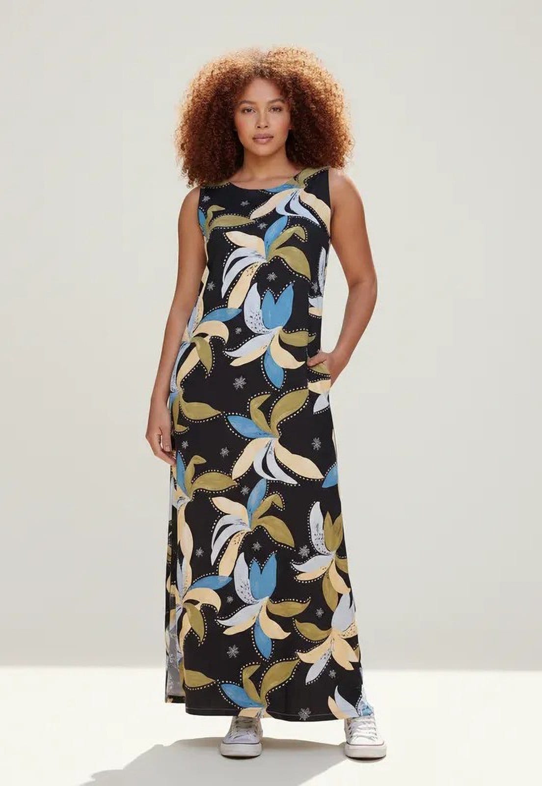 Vista principal Vestido CabanaFree Longo Plano com Bolso Estampa Jardim Noturno Cabanafree estampado