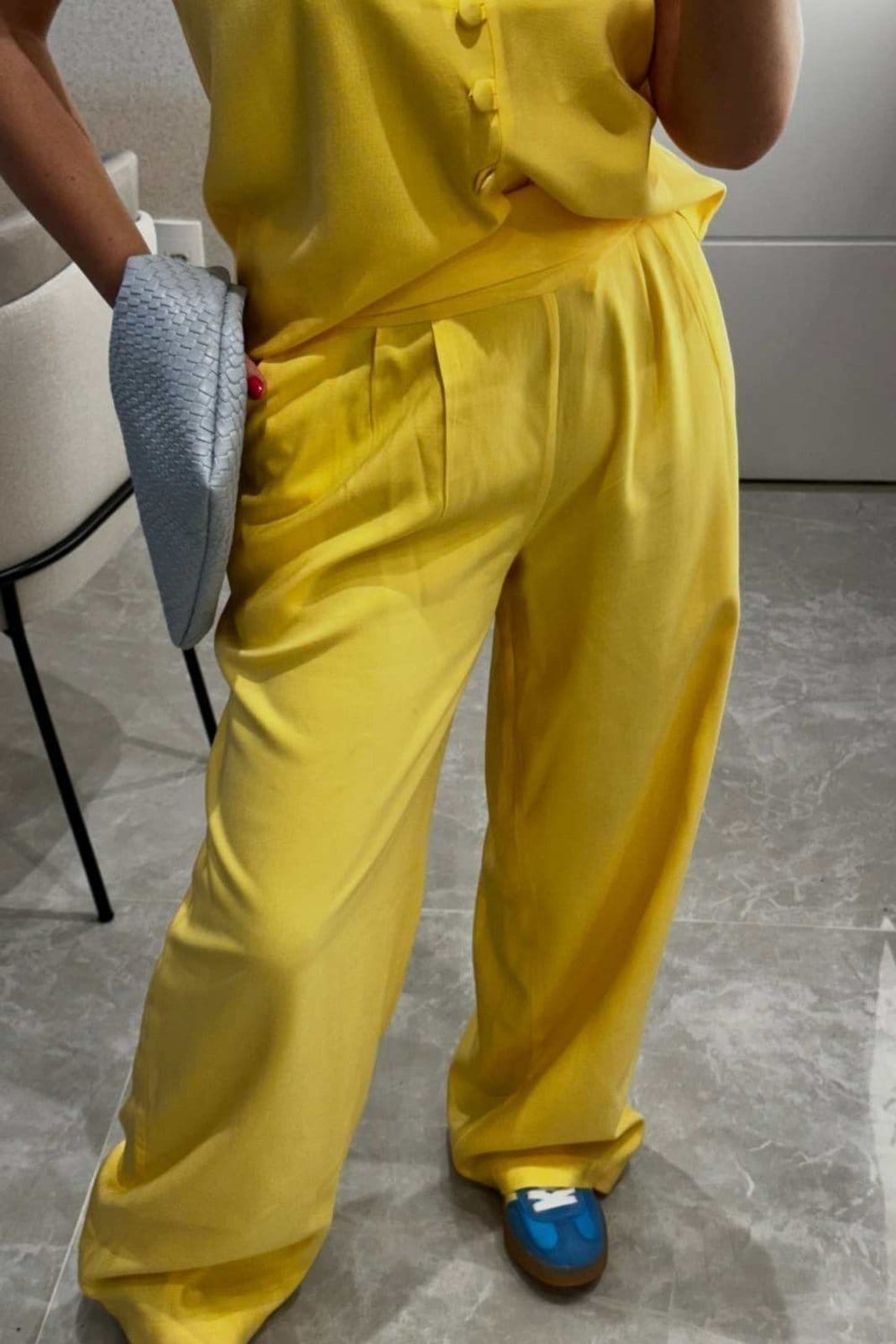 Vista 2 Calça Vanibele Wide Manteiga Vanibele amarelo