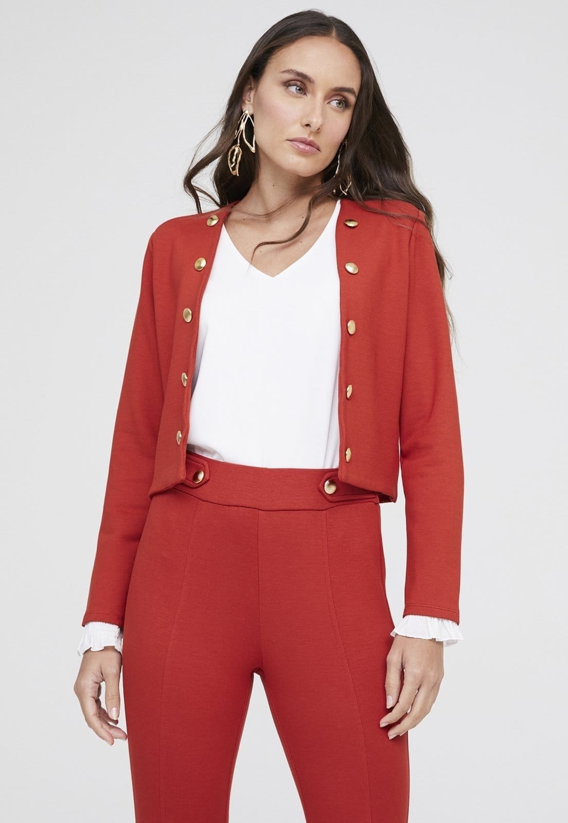 Vista 2 Calça Montaria Traymon Detalhe Botão Terroso Traymon vermelho