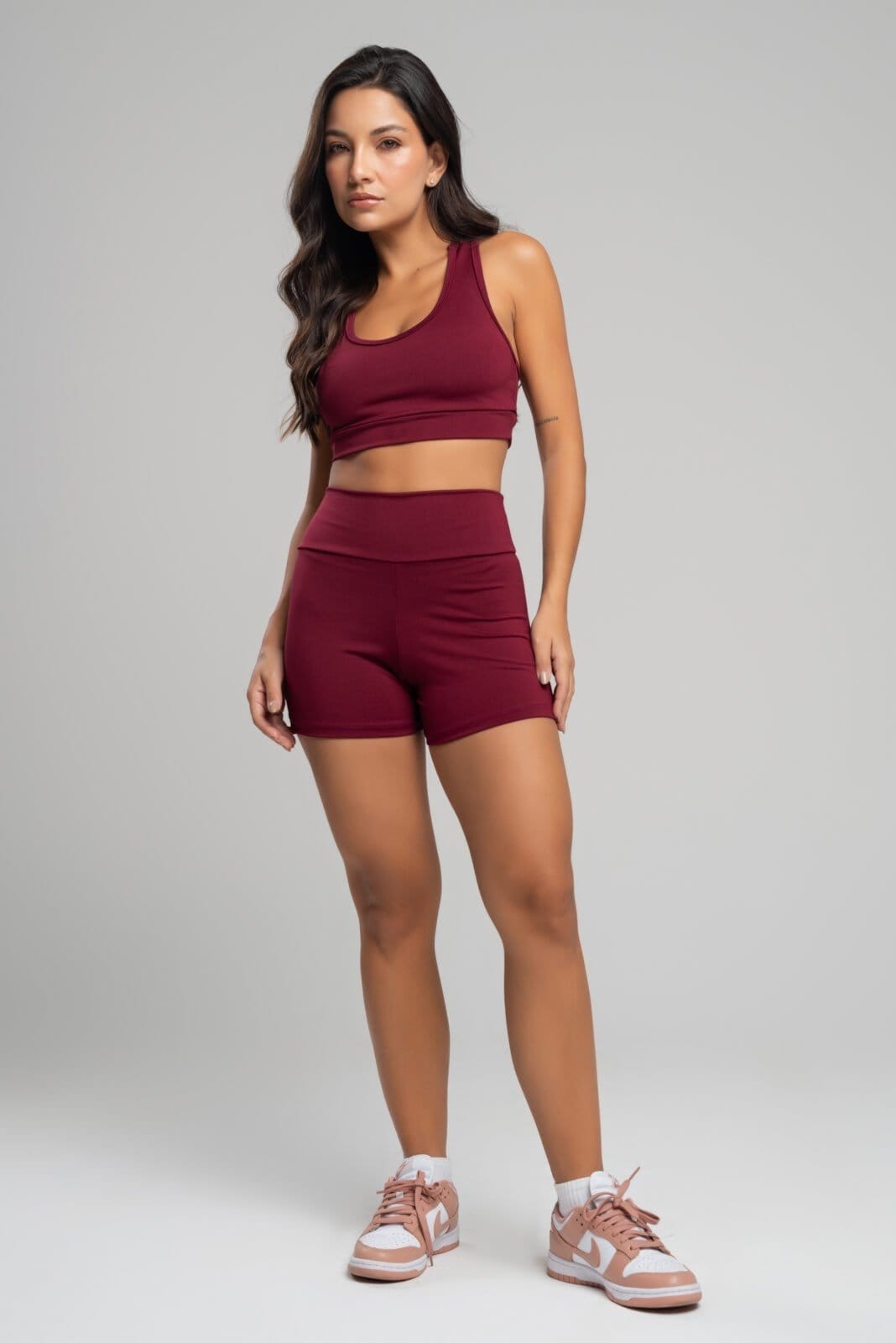 Vista 2 Conjunto Fitness Vicbela Short Curto + Top Nadador Suplex Feminino Moda Fitness Academia de Treino Vicbela bordô/vermelho/vinho