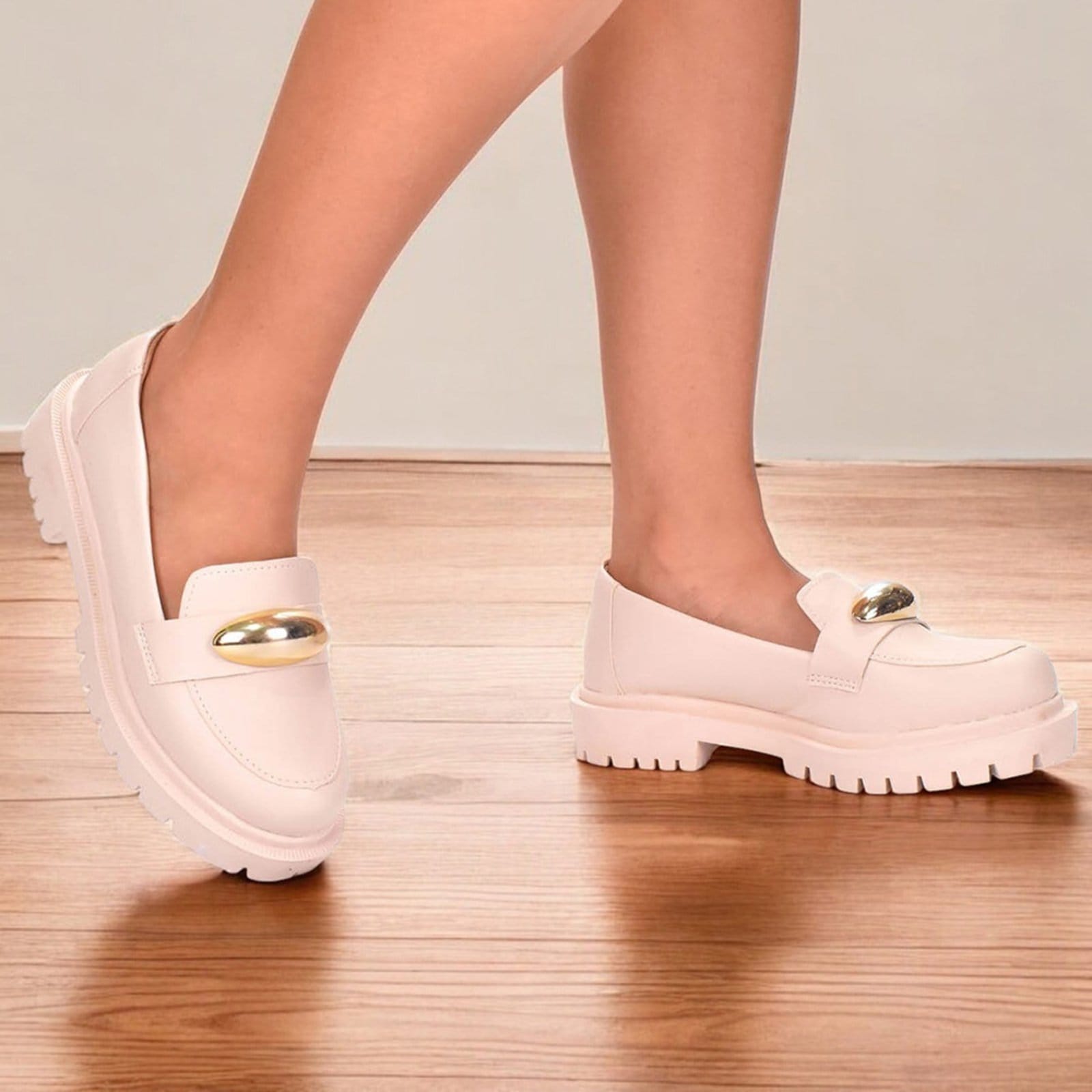 Vista 2 Sapato Mocassim Feminino Tratorado CM Calçados Enfeite Grande Confort Macio Off White Monte Shoes off-white white