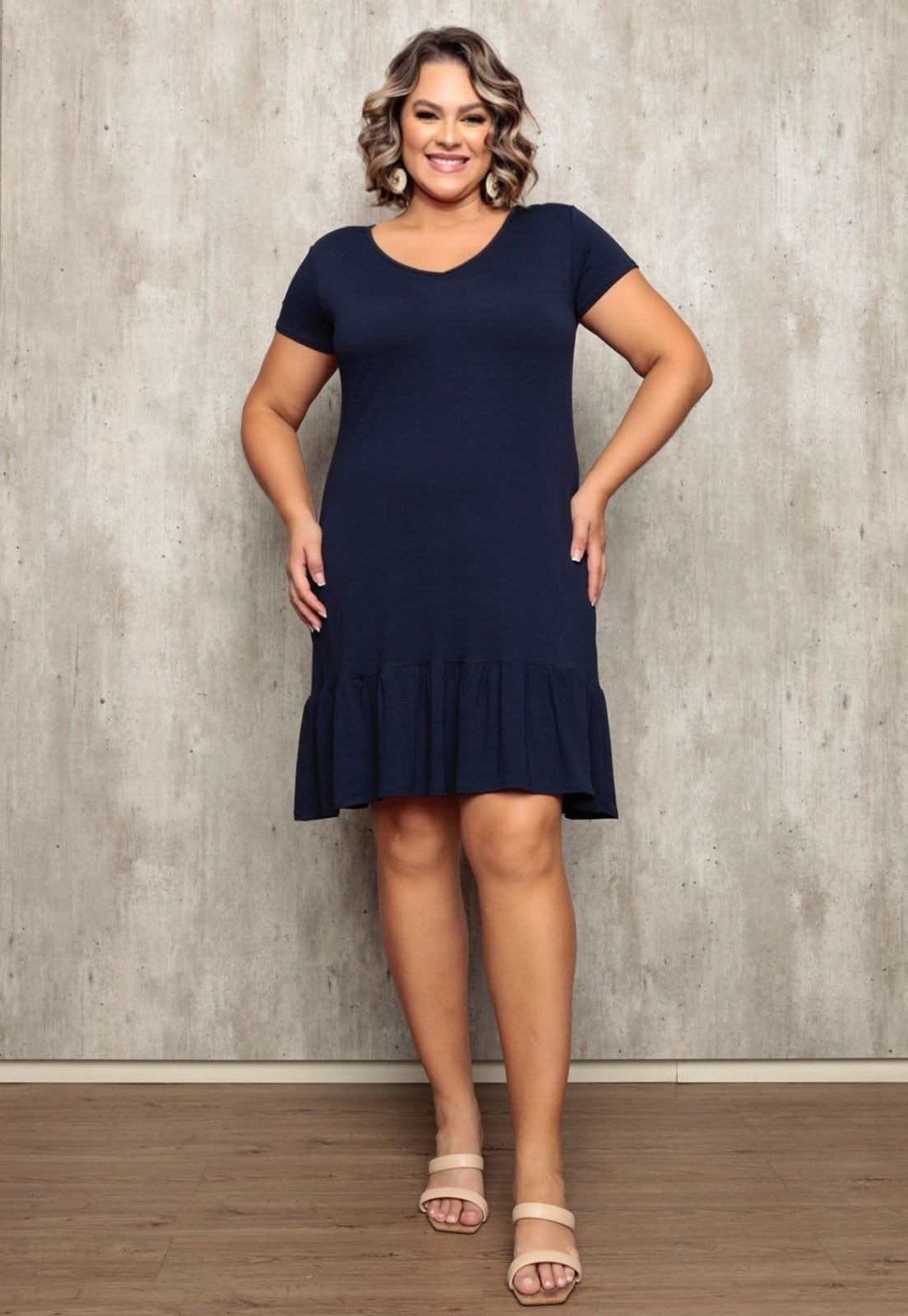 Vista principal Vestido Feminino Fashion Curto Midi Manga Curta com BabadoTecido Premium Docce Mulher azul