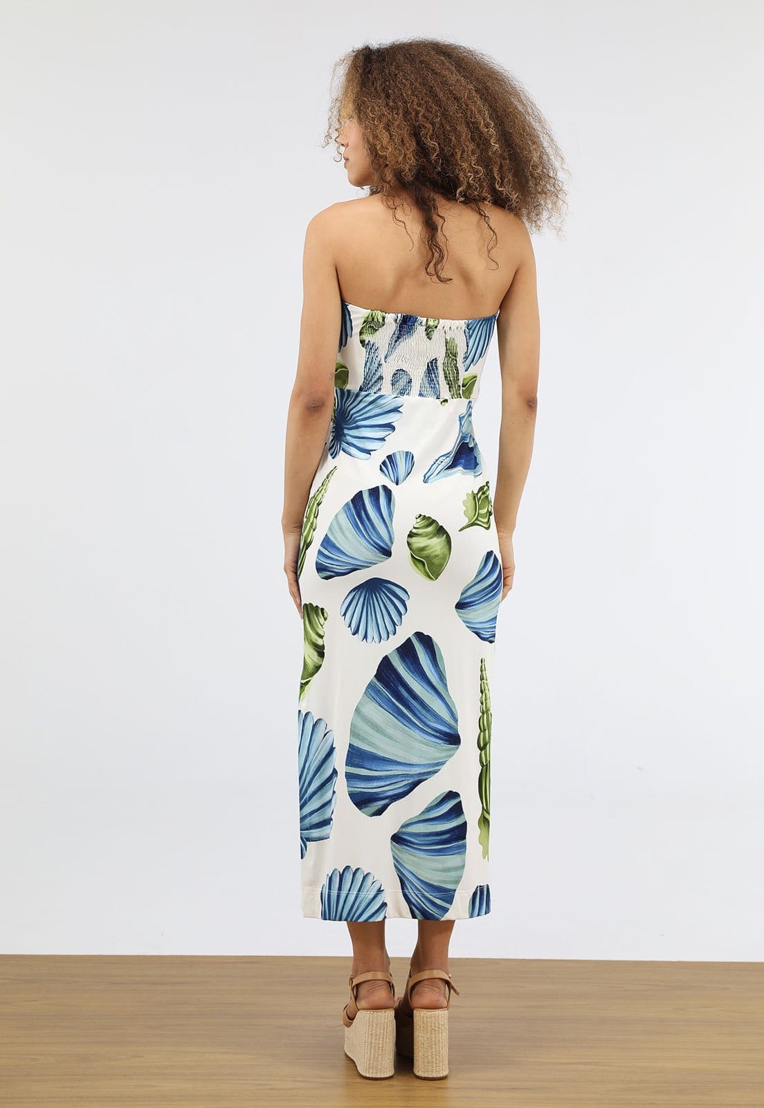 Vista 2 Vestido Feminino FARM Tomara que Caia Estampa Conchas FARM branco