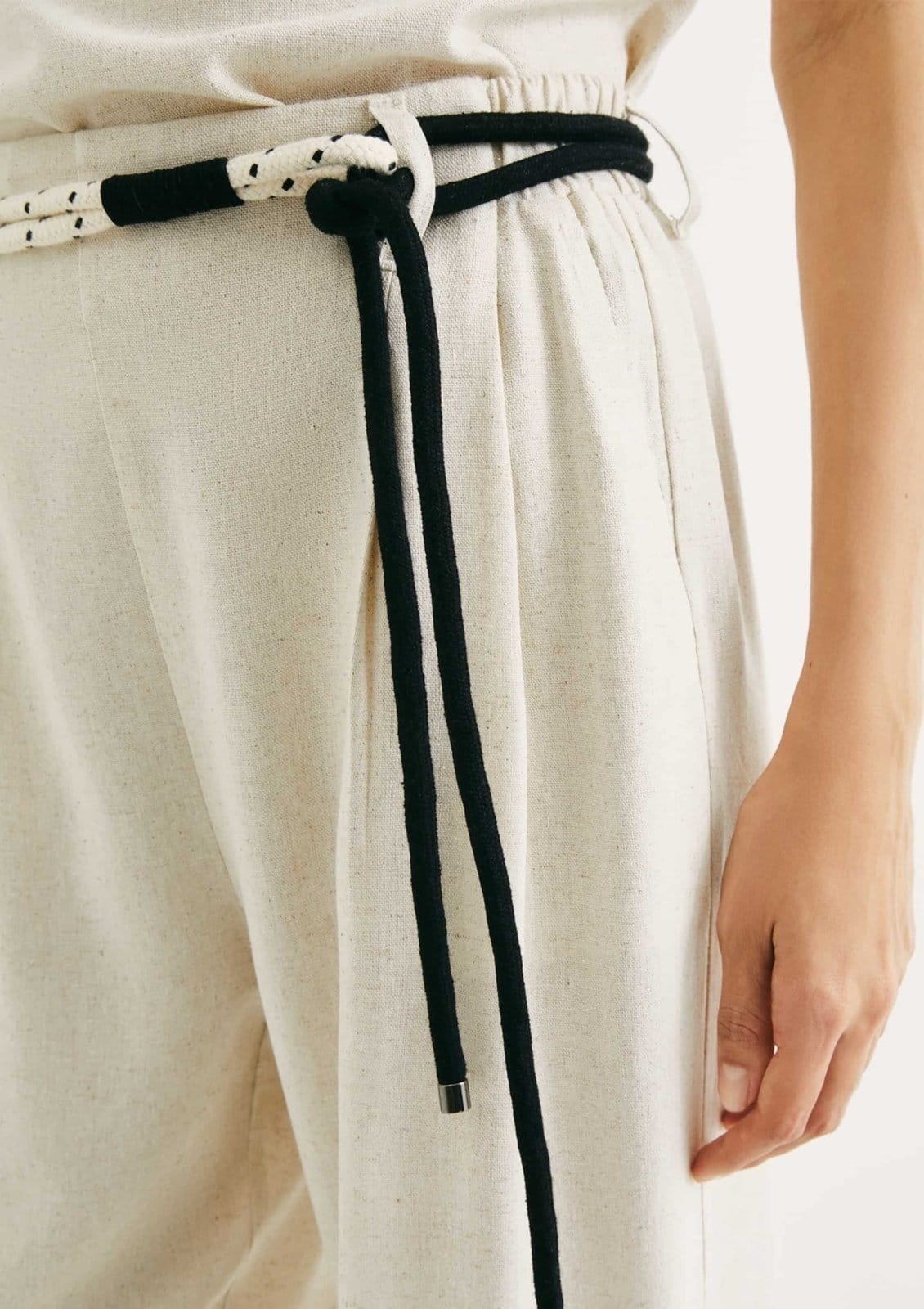 Vista 2 Calça Feminina Reta Em Viscolinho Com Cinto Hering off-white