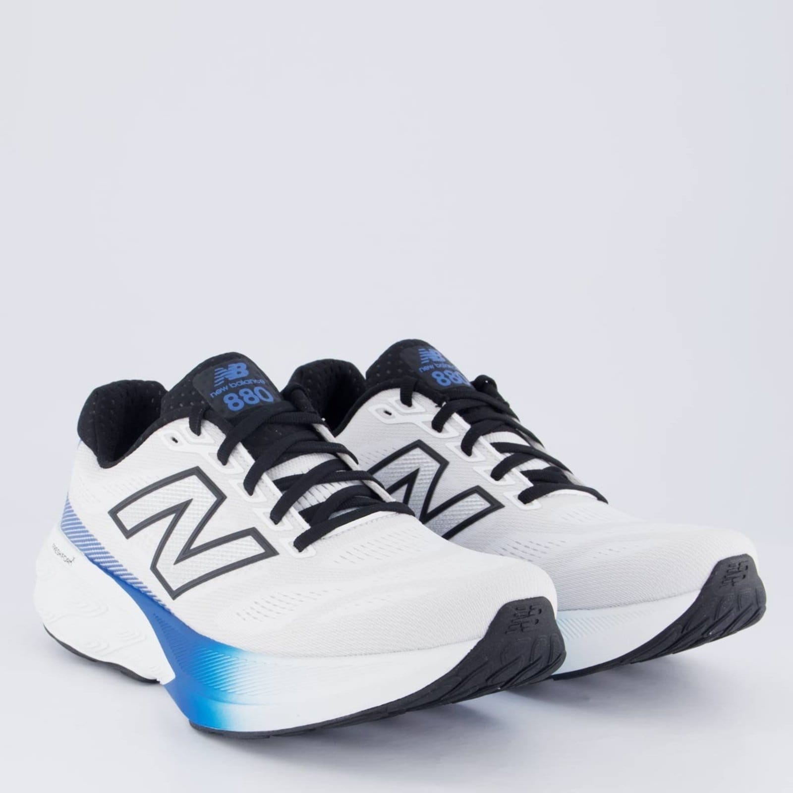 Vista 2 Tênis New Balance Fresh Foam X 880 V15 Branco e Azul New Balance branco azul