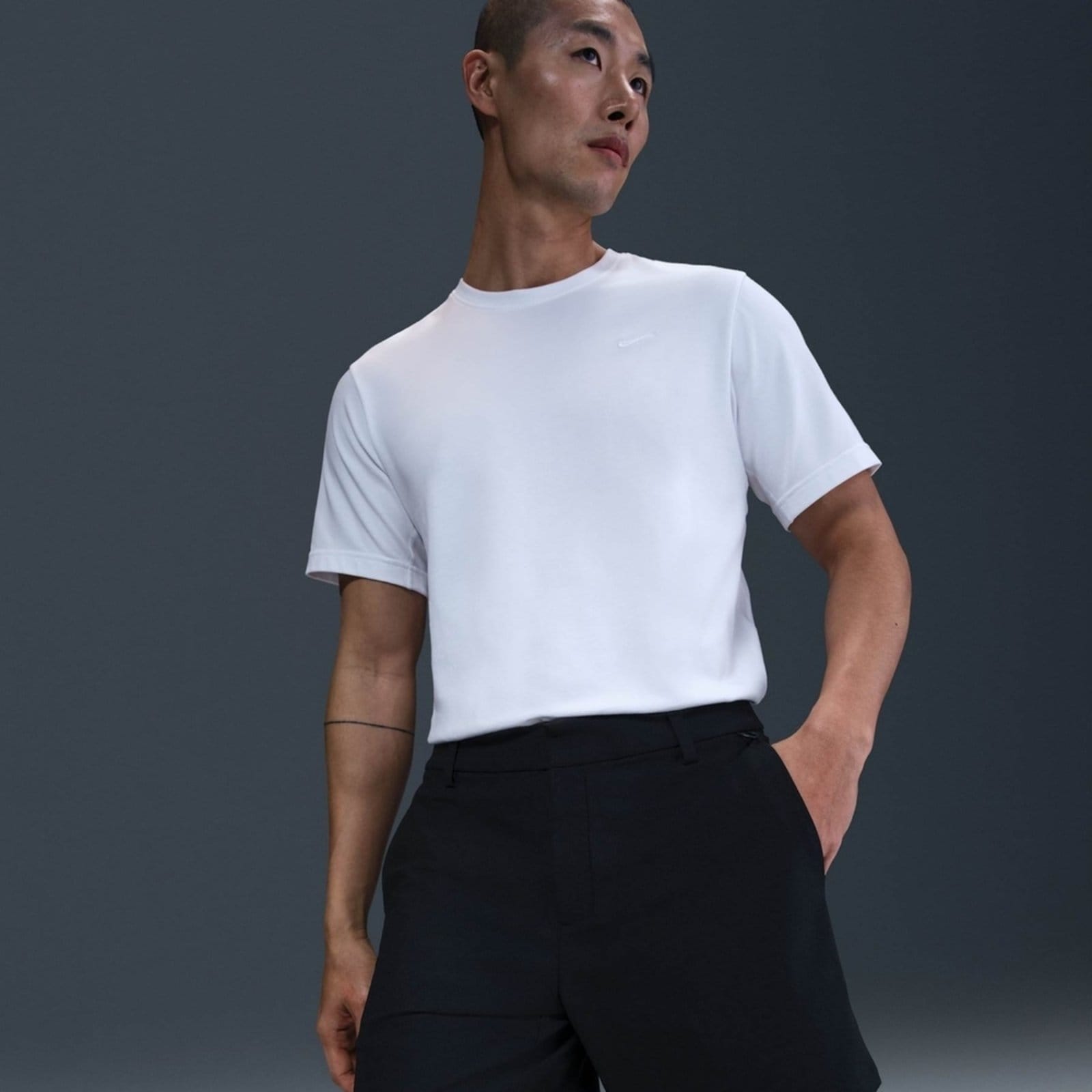 Vista 2 Shorts Nike Dri-FIT Perfect Stretch 24.7 Masculino Nike Bege