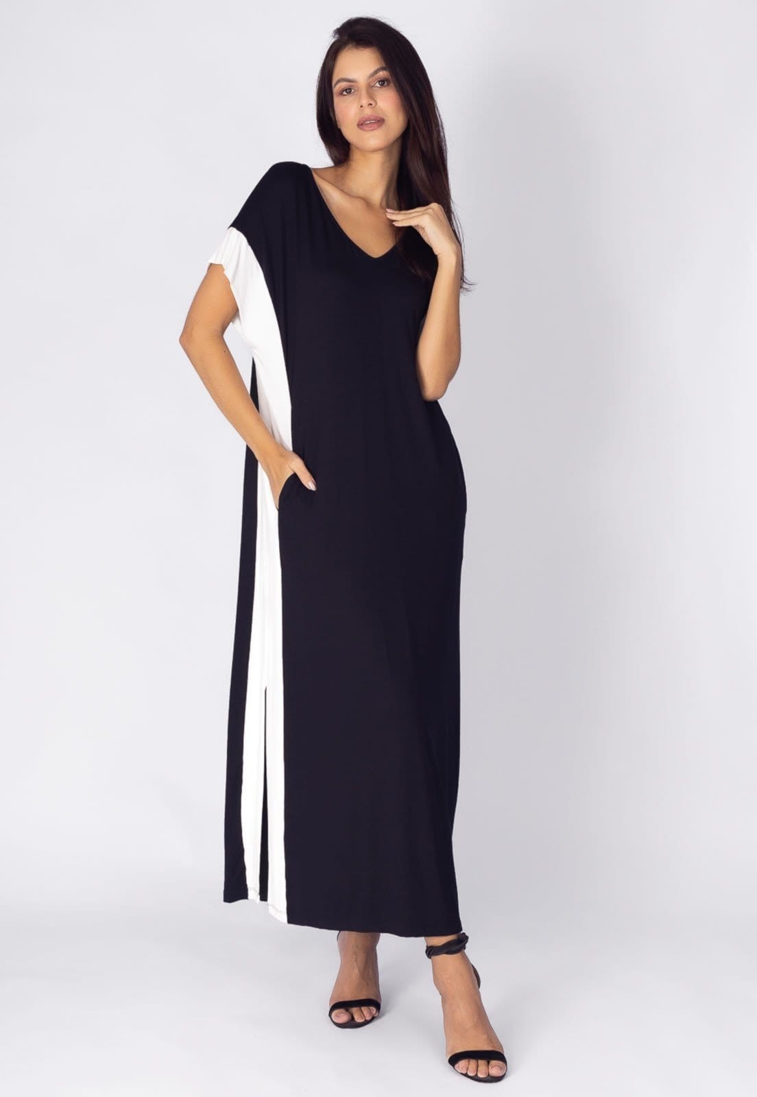 Vista 2 Vestido Amazonia Vital Bicolor Nheengatu Malha e Amazonia Vital branco/preto