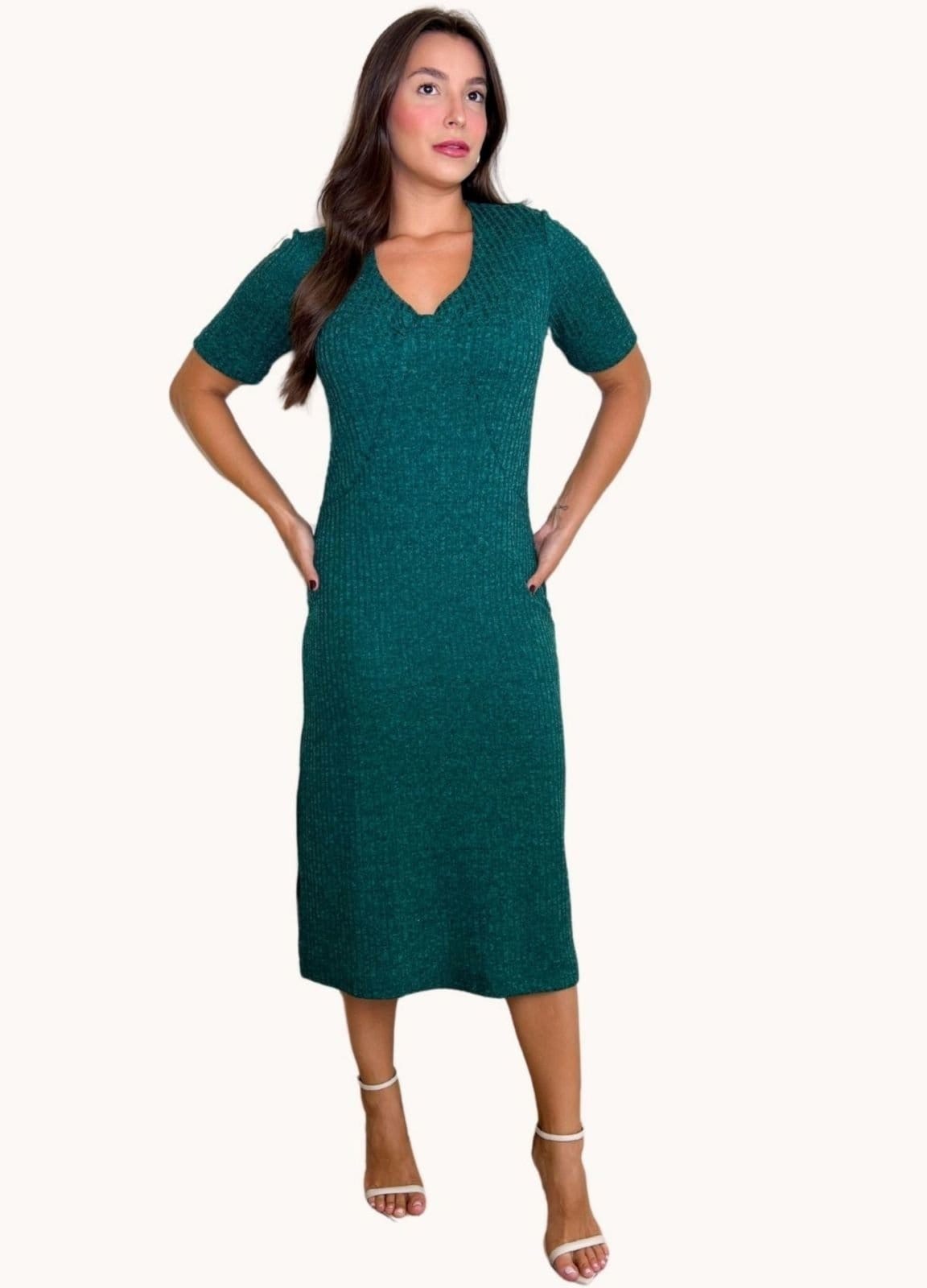 VESTIDO MIDI CANELADO COM FRANZIDO