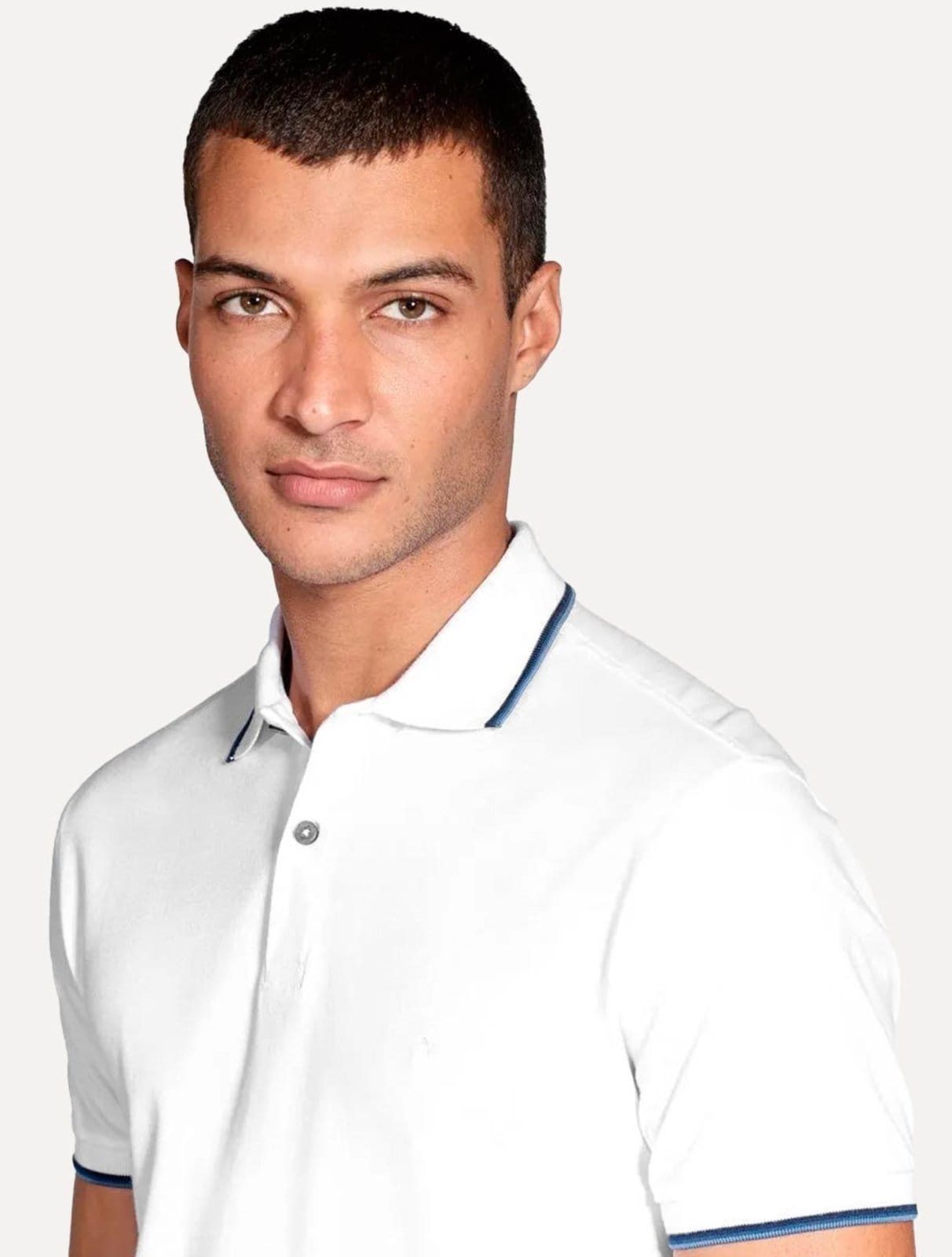 Vista 2 Polo Aramis Masculina Regular Piquet 4 Frisos Blue Branca Aramis branco blue