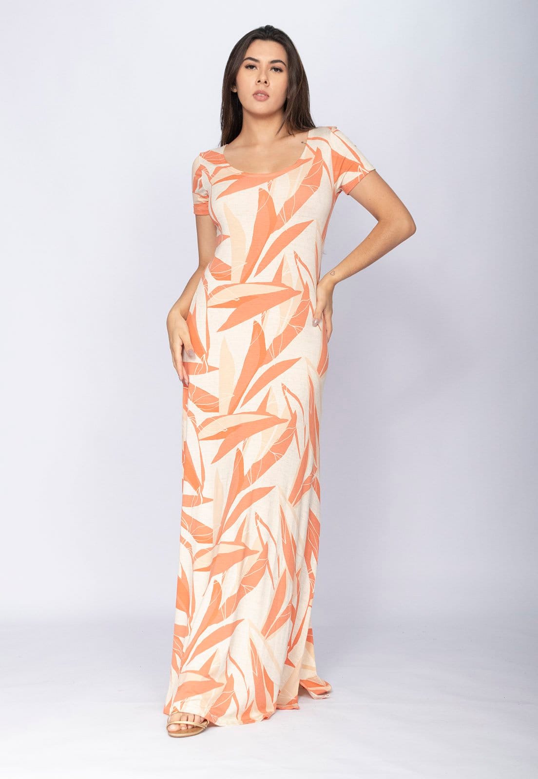 Vista 2 Vestido CabanaFree Longo Malha Gola Canoa Manga Curta Estampa Selvagem Cabanafree estampado/laranja