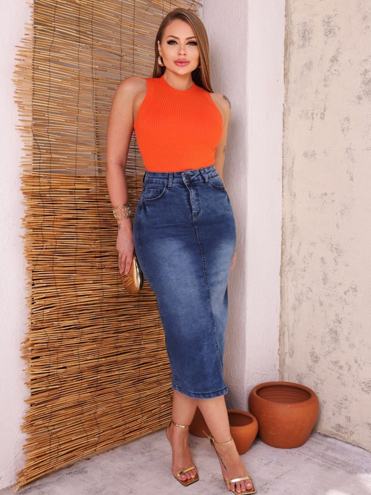 Vista principal Saia Patria Brasil Mídi Jeans Feminina Cós Alto Fenda Traseira Patria Brasil azul