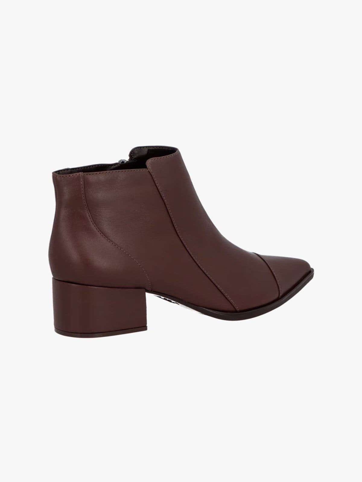 Vista 2 Bota Cano Curto Em Couro Café Salto Baixo Luiza Barcelos marrom