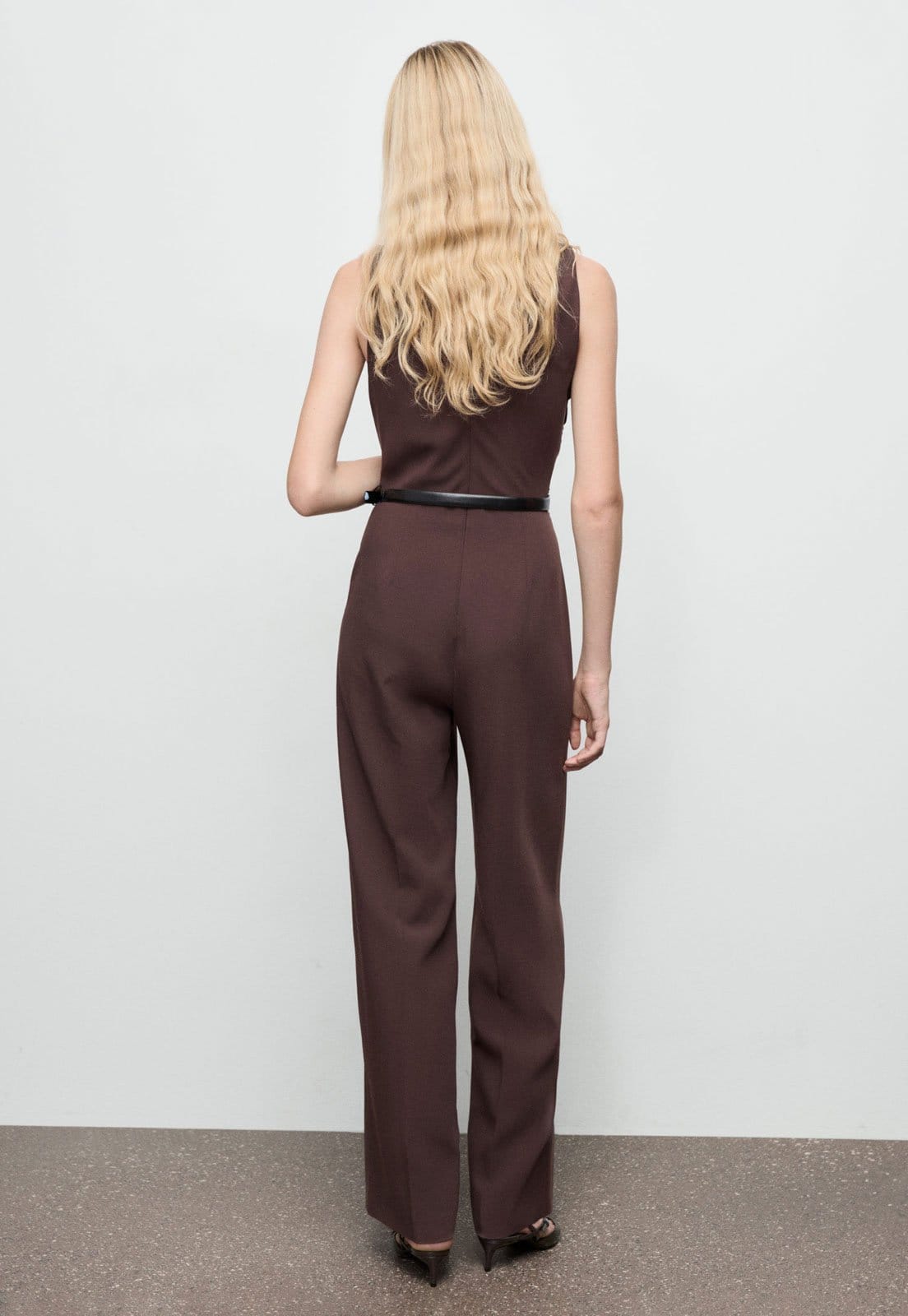 Vista 2 Macacão Feminino Mango Gola Drapeada Mango marrom