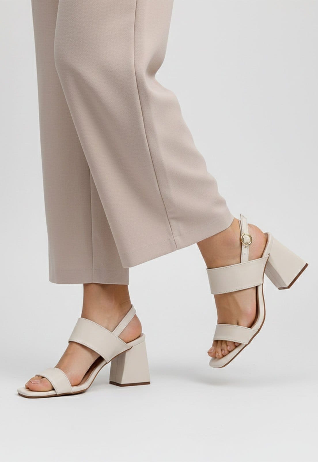 Vista 2 Sandália Salto Geométrico Feminina Atalia Shoes Santorine Off White Tiras Retas Slingback Tendência 2026 Atalia Shoes branco white