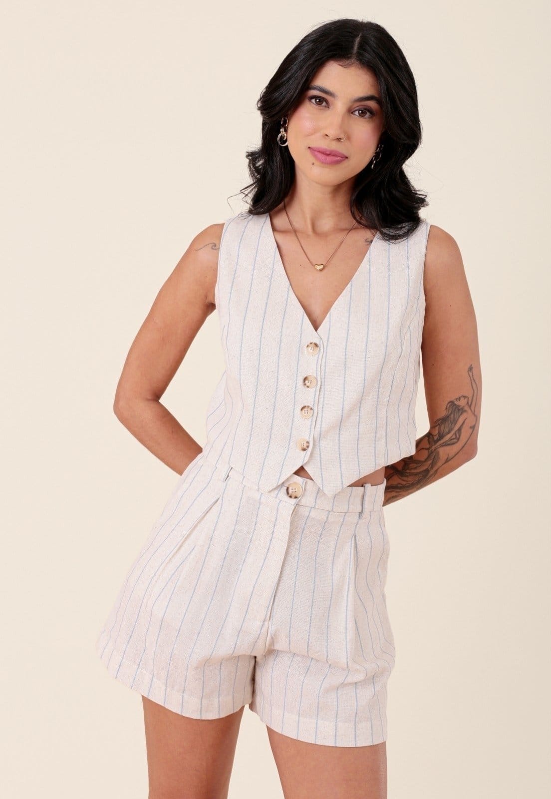 Vista principal Short Pop Me Em Linho Listrado Com Pregas E Bolso-Faca Pop Me bege