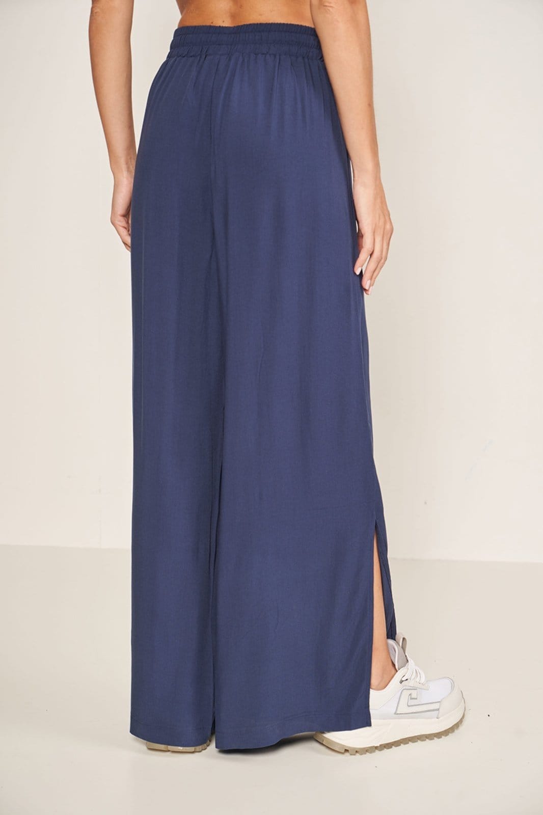 Vista 2 Calça Comfort Ampla Com Abertura Lateral Colcci Sport Escuro Colcci Sport azul