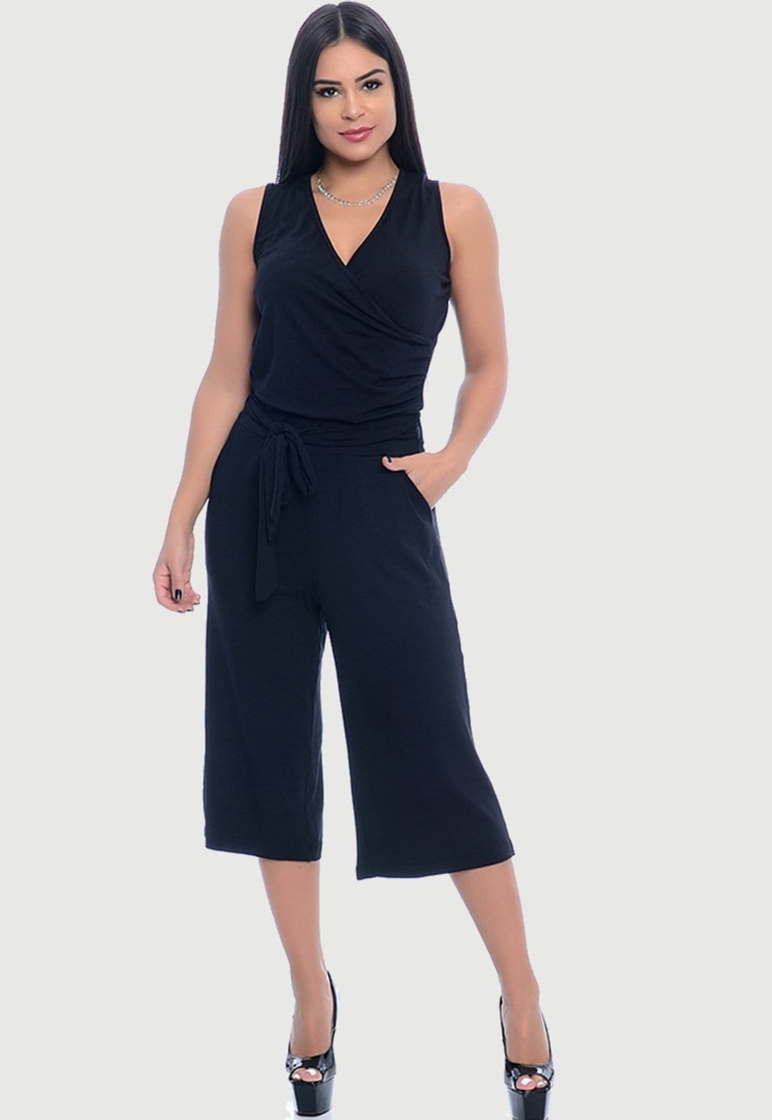 Vista principal Macacão Pantacourt Decote Transpassado B’Bonnie Joana BBonnie preto