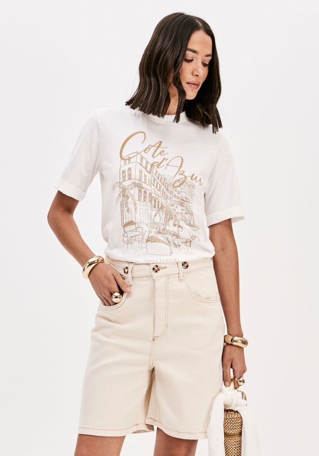 Vista 2 Bermuda Sarja Regulagem Cintura Super Alta Lança Perfume branco