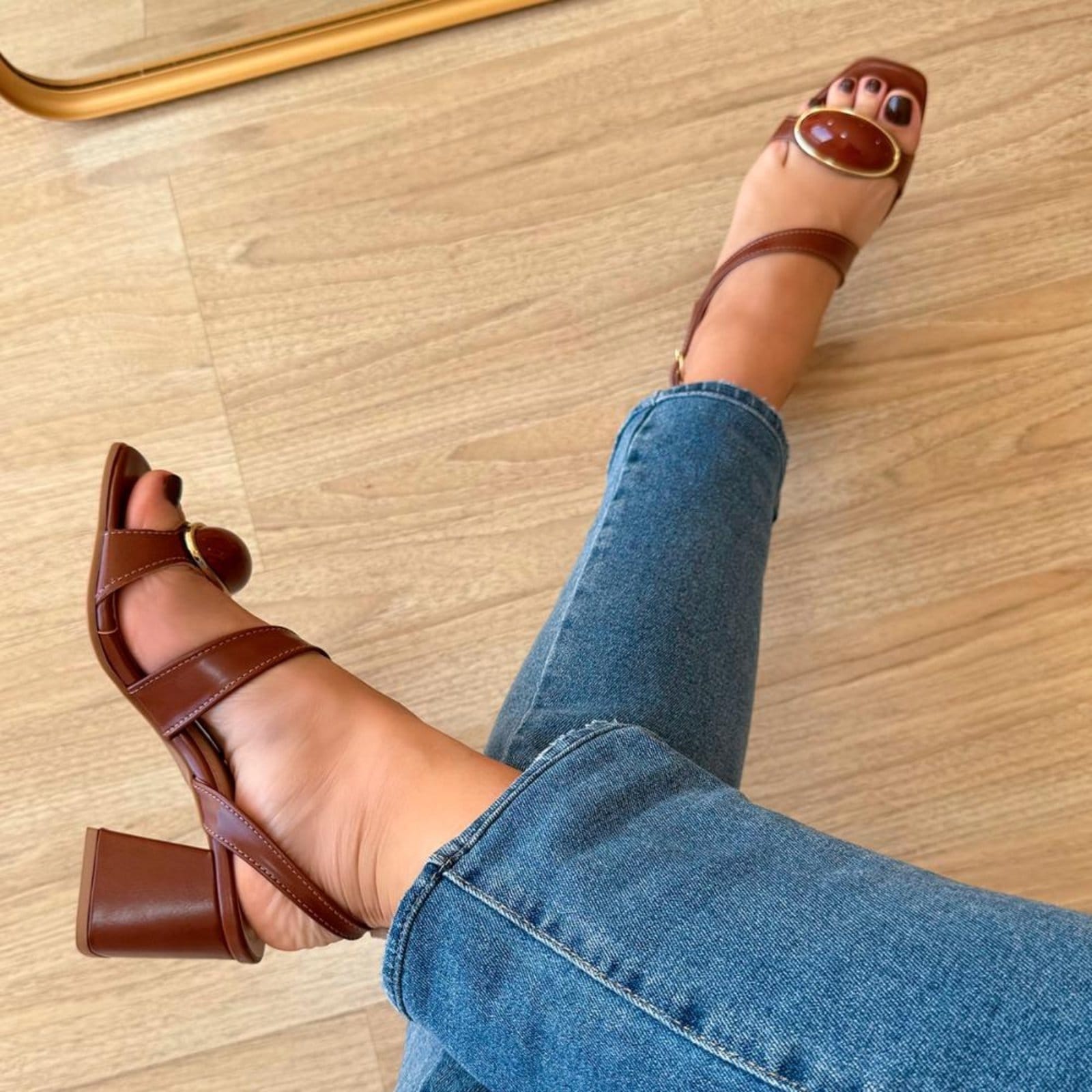 Vista 2 Sandália Salto Damannu Shoes Aplicação Adele Whisky Damannu Shoes marrom