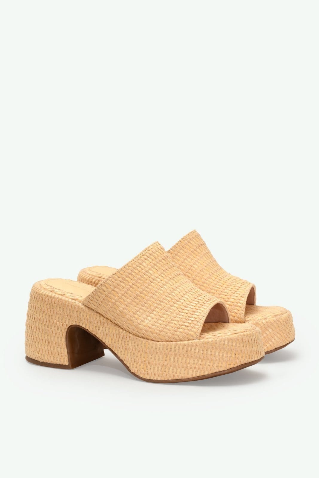 Vista 2 Tamanco Liane Suzana Santos bege