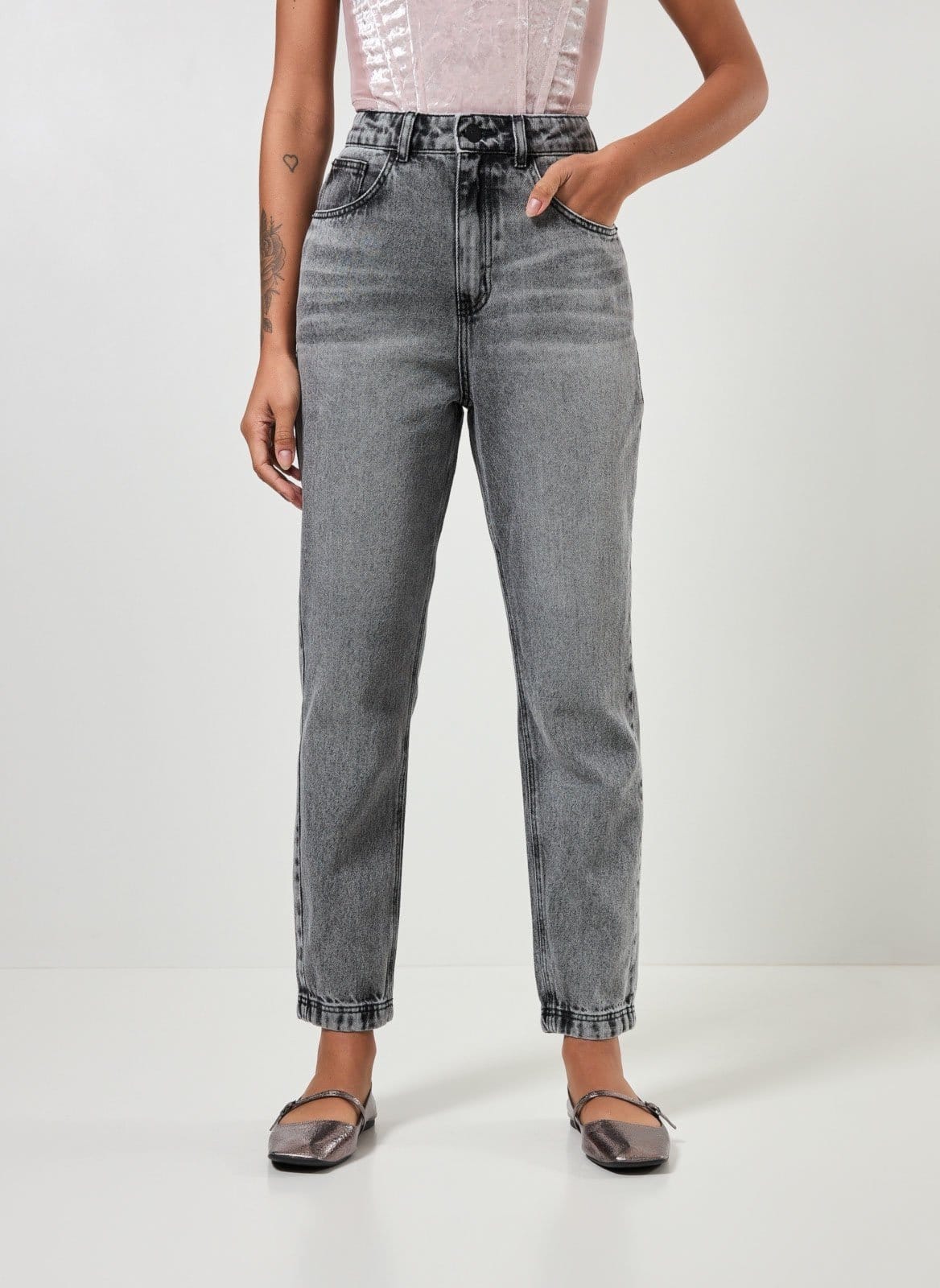 Vista 2 Calça Mom Em Jeans Youcom cinza