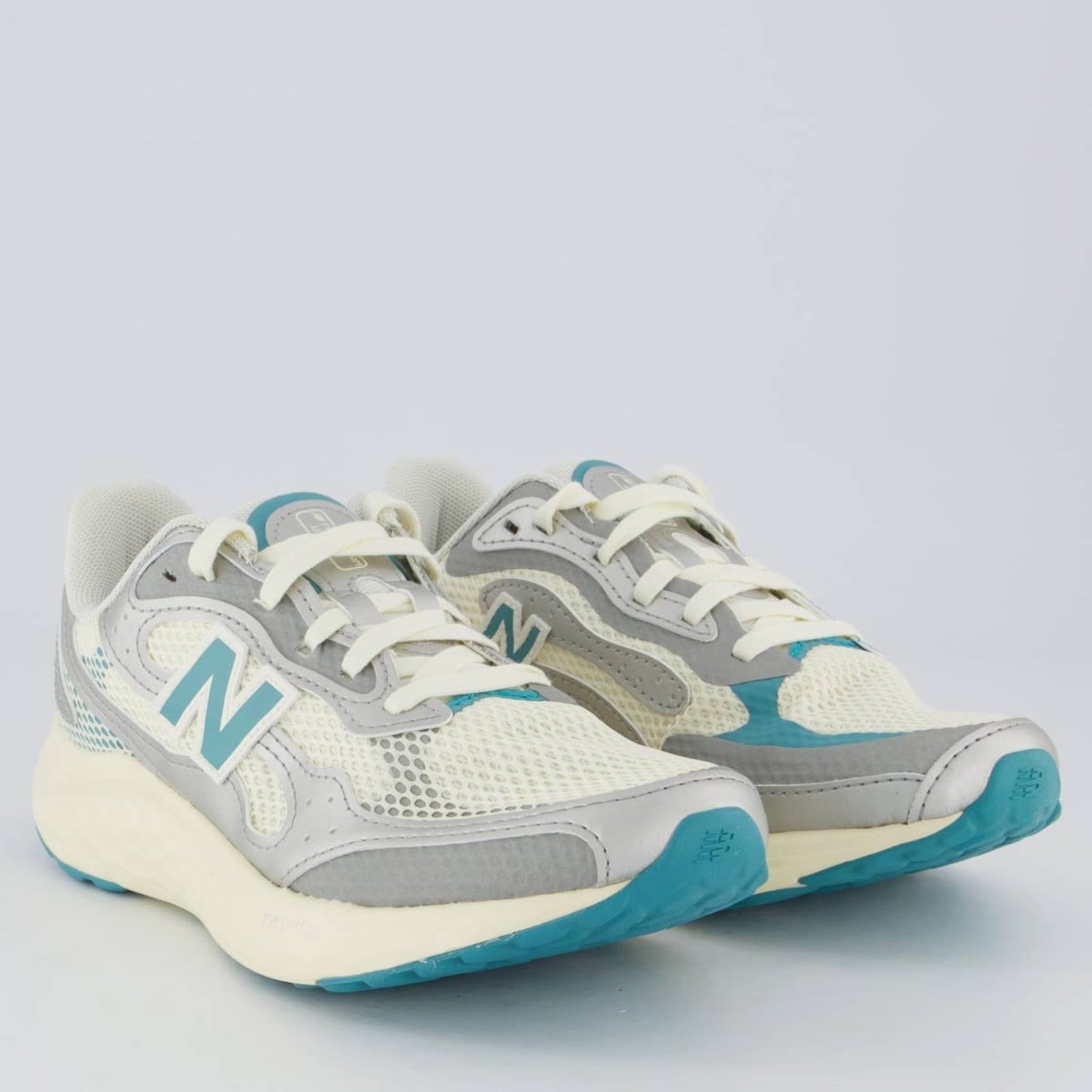 Vista 2 Tênis New Balance FreshFoam Arishi V4 Feminino New Balance cinza