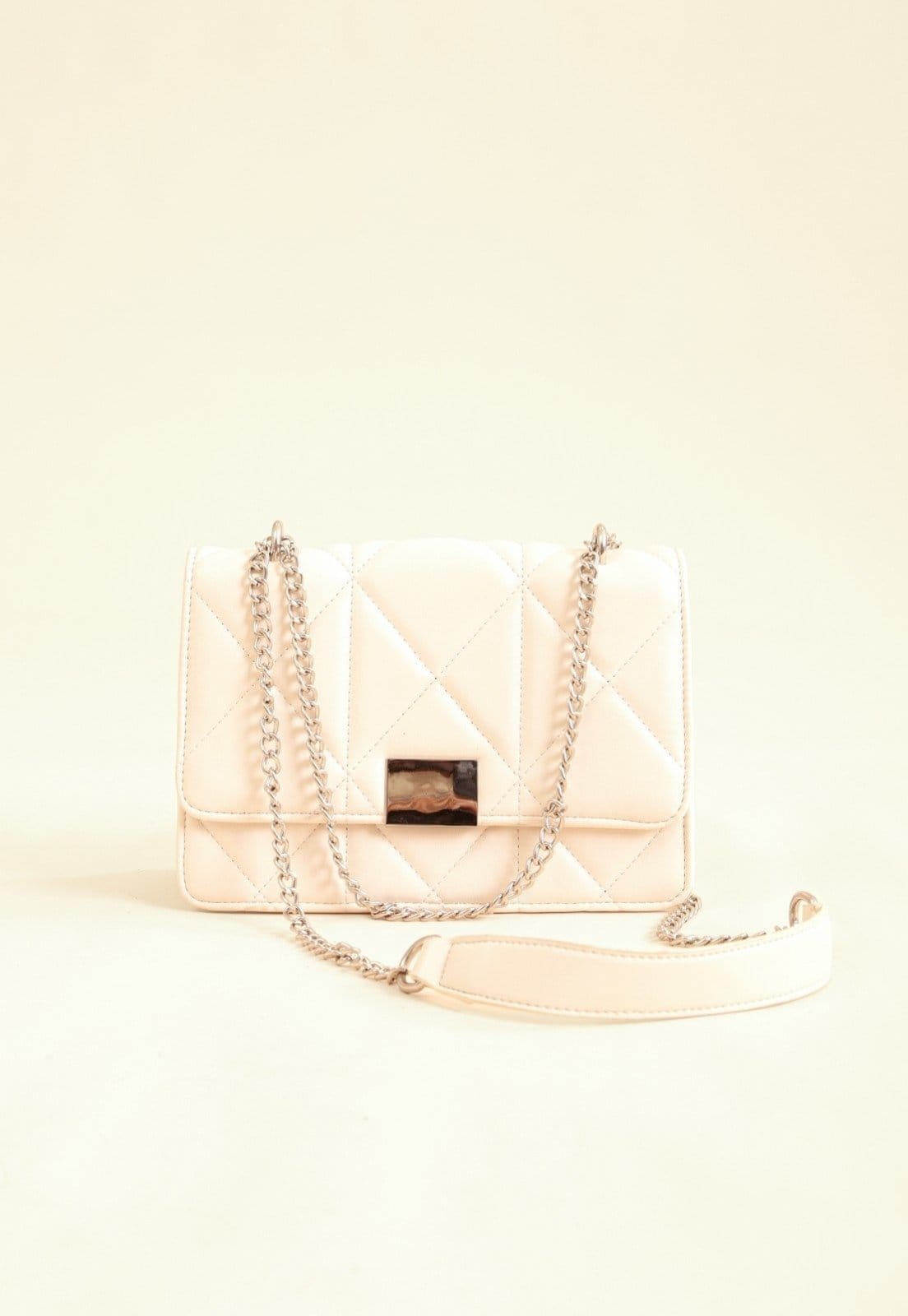 Vista principal Bolsa Crossbody Pop Me Matelassê Alça Corrente Off-White Pop Me off-white white
