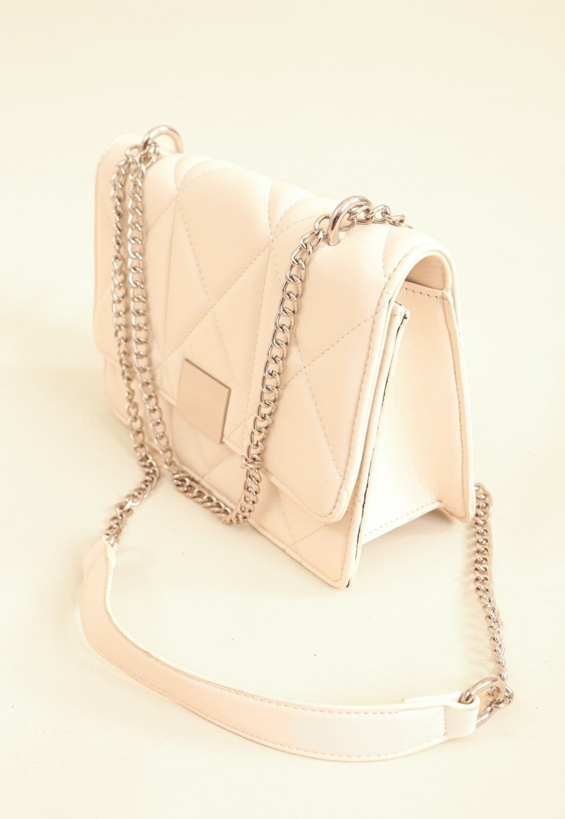 Vista 2 Bolsa Crossbody Pop Me Matelassê Alça Corrente Off-White Pop Me off-white white