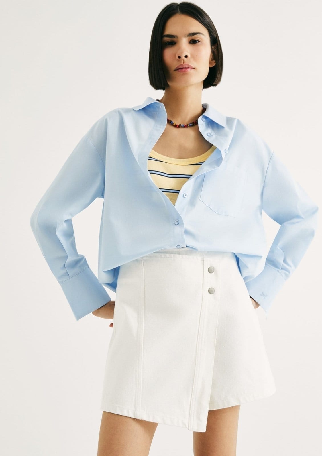 Shorts Saia Cintura Média Em Sarja