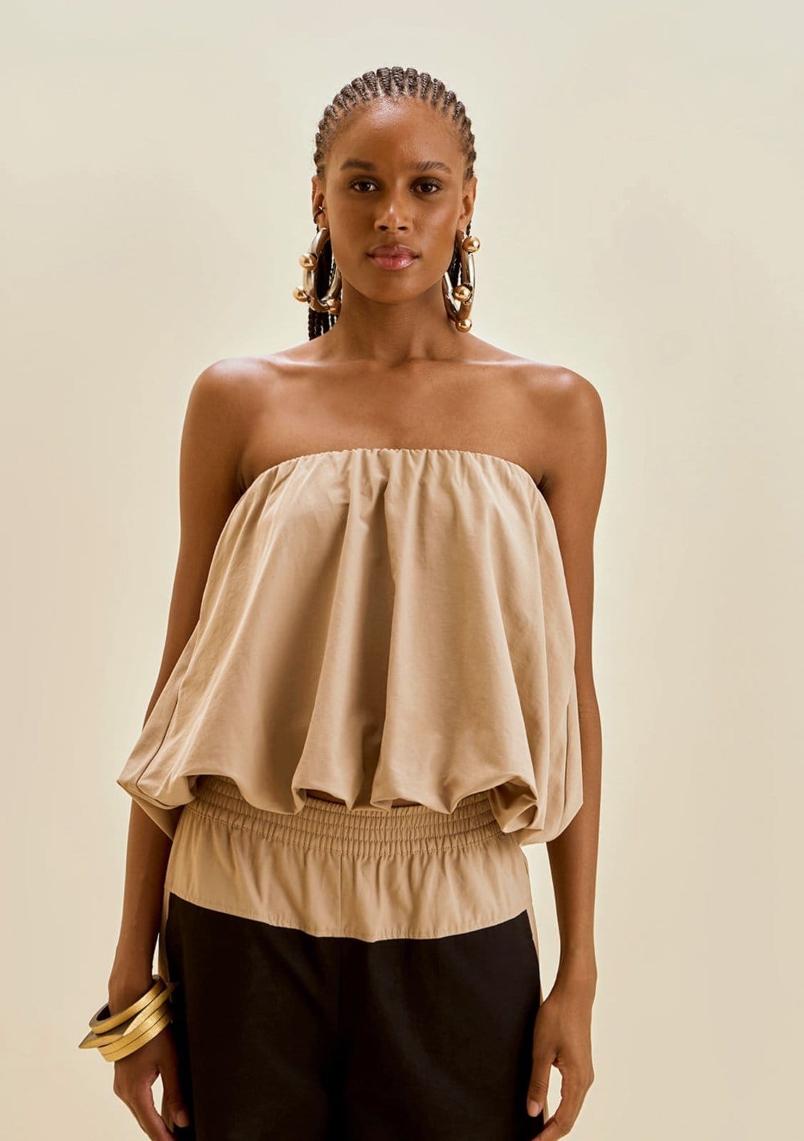 Vista 2 Saia Morena Rosa Evasê édia Curta Bege Morena Rosa bege rosa