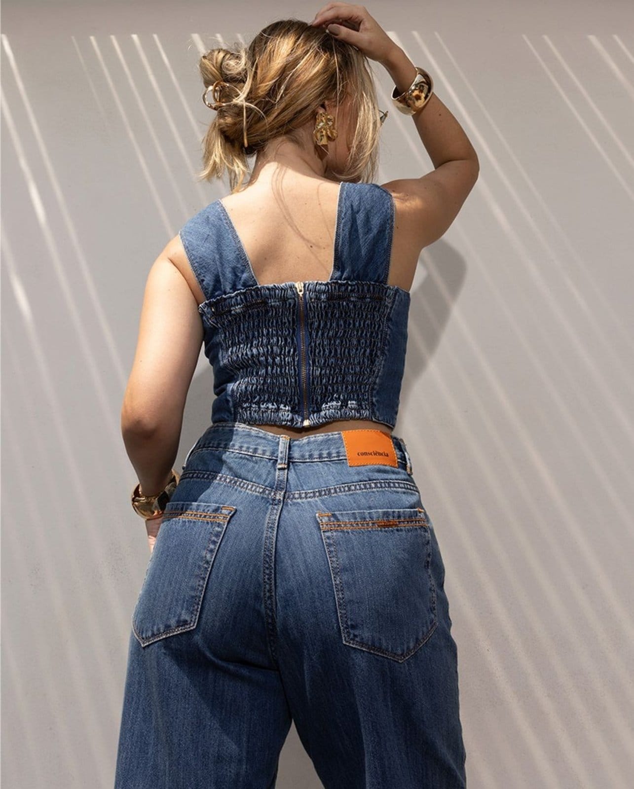 Vista 2 Calça Feminina Reta Cintura Alta com Detalhe de Costura 24330 Sky Escuro Consciência jeans