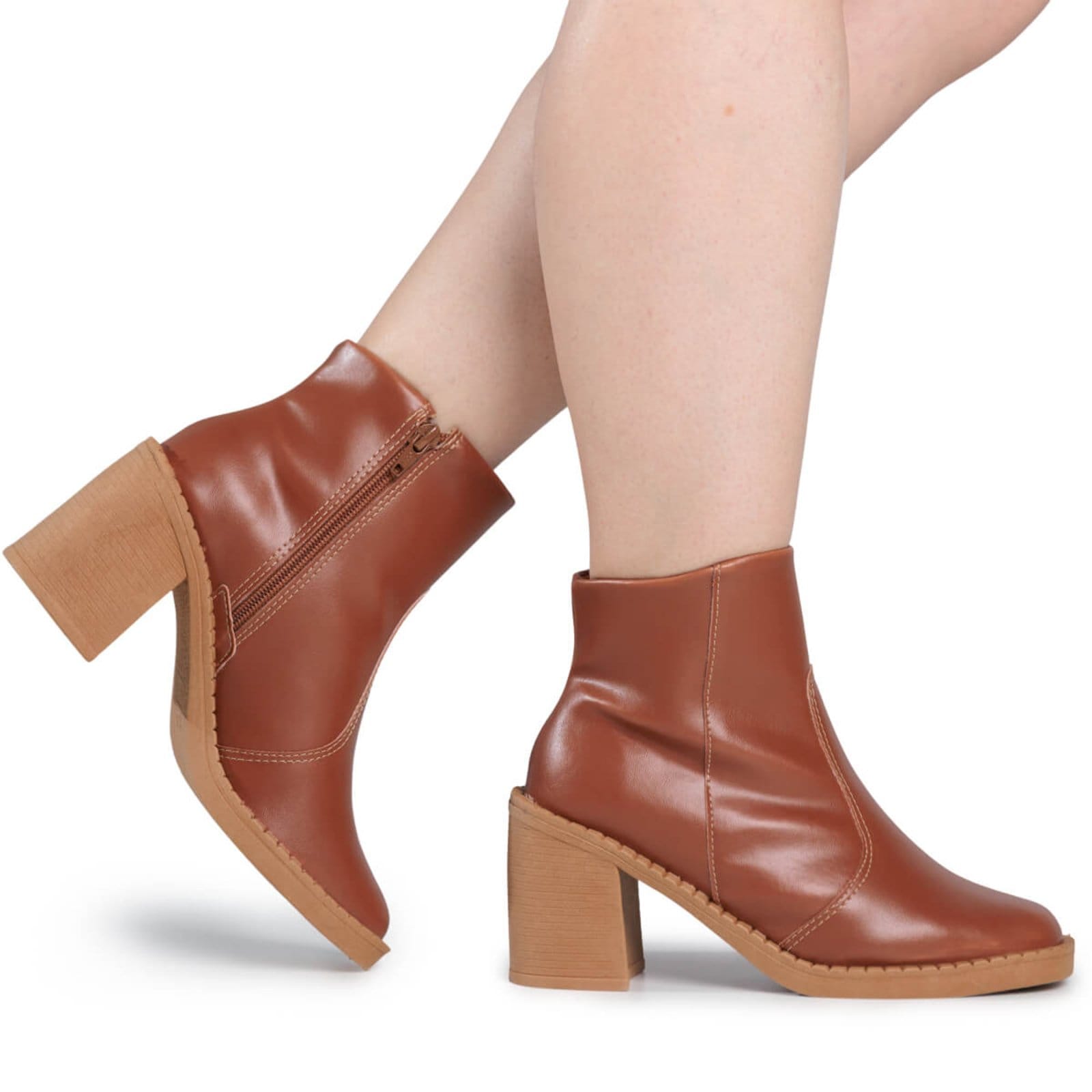 Vista principal Bota Feminina Ankle Boot Salto Médio Bico Quadrado Cano Baixo Confortável Via Angel 8002 VIA ANGEL caramelo