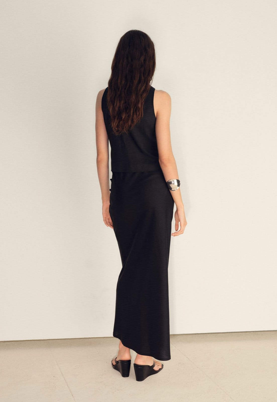 Vista 2 Saia Mango Longa Laguna Preta Mango preto