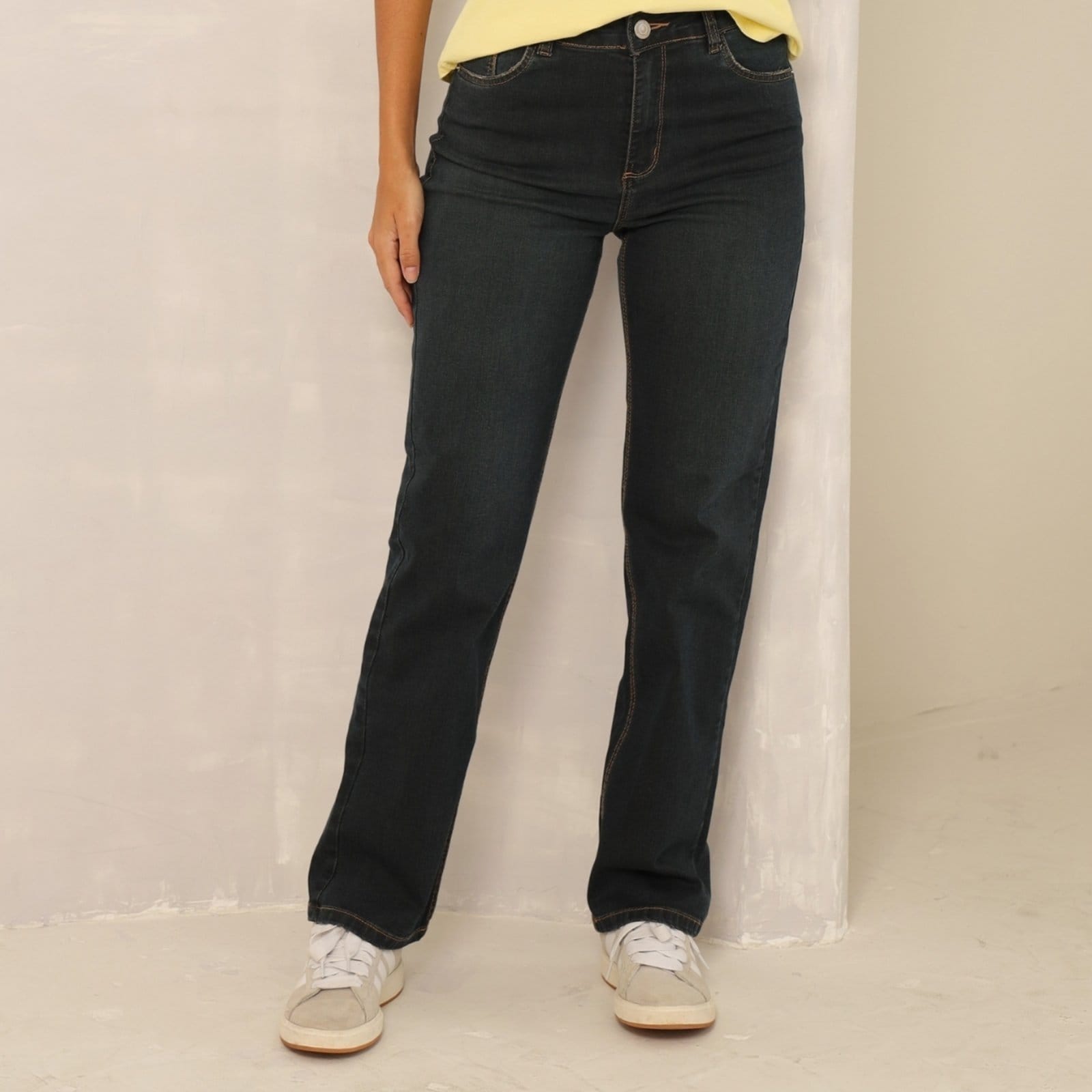 Calça Jeans Mom Barra Normal Feminina Revanche Adramício