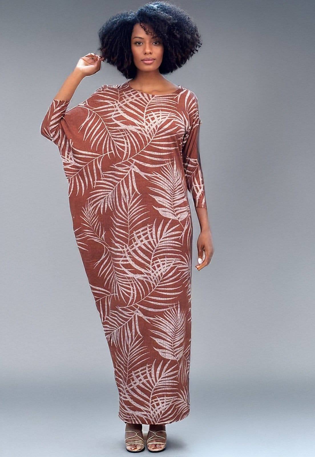 Vista 2 Vestido Longo Morcego Cabanafree Assimétrico Estampa Palmas Terra Cabanafree azul/estampado/marrom/multicolorido