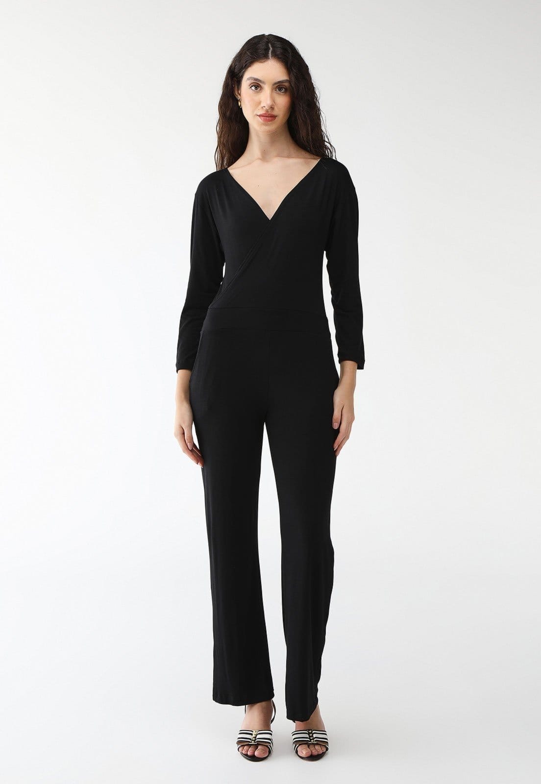 Vista principal Macacão Viscolycra Maria Paes Transpassado manga 7/8 Maria Paes preto