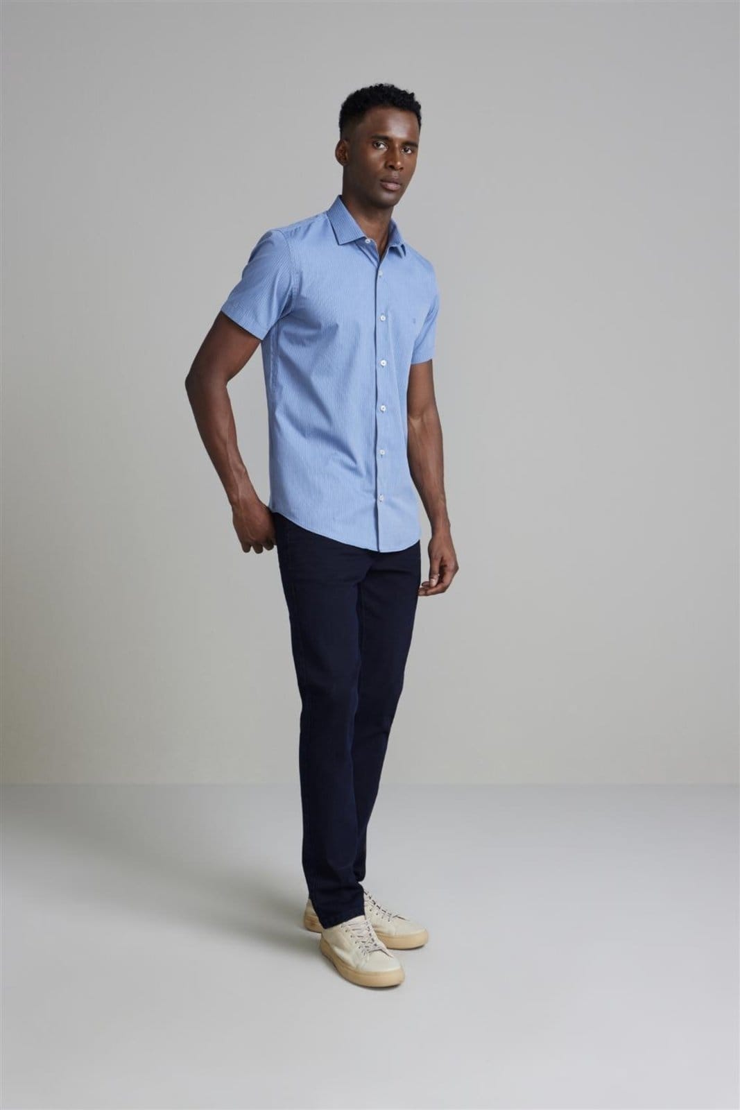 Vista 2 HIGHSTIL Camisa Manga Curta Slim Fit Listrada Médio HIGHSTIL azul