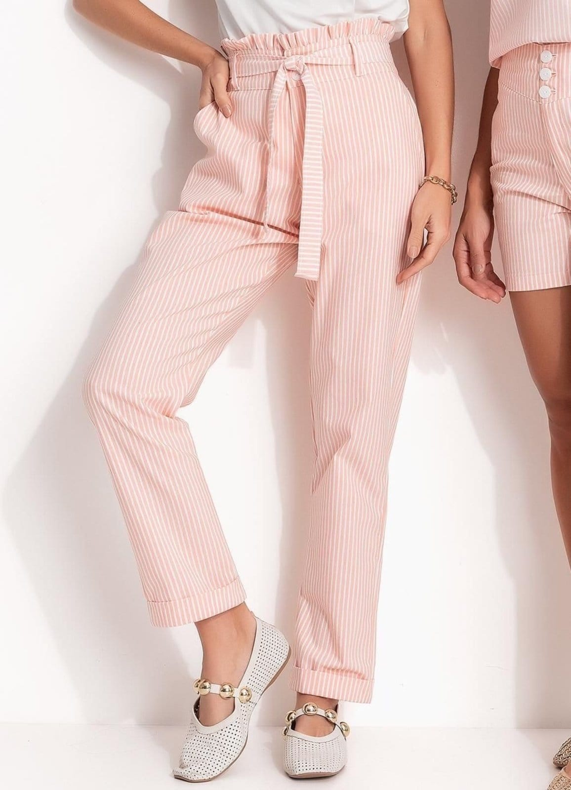 Vista 2 Calça Em Tecido Plano Sustentável. Quintess Listrado Quintess rosa