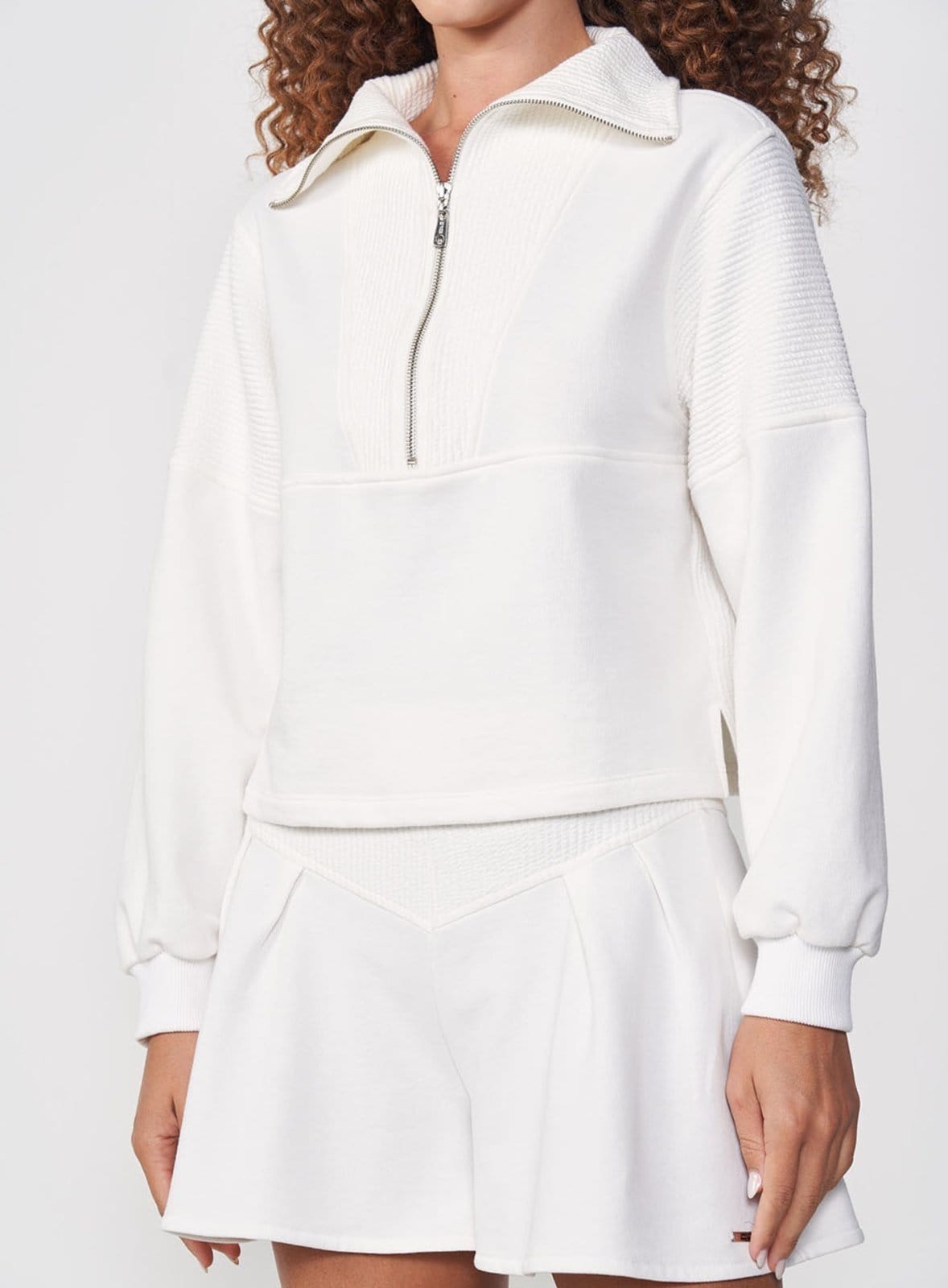 Vista principal Blusão Canelado Detalhe Moletom Colcci CLC Off Shell Colcci CLC branco