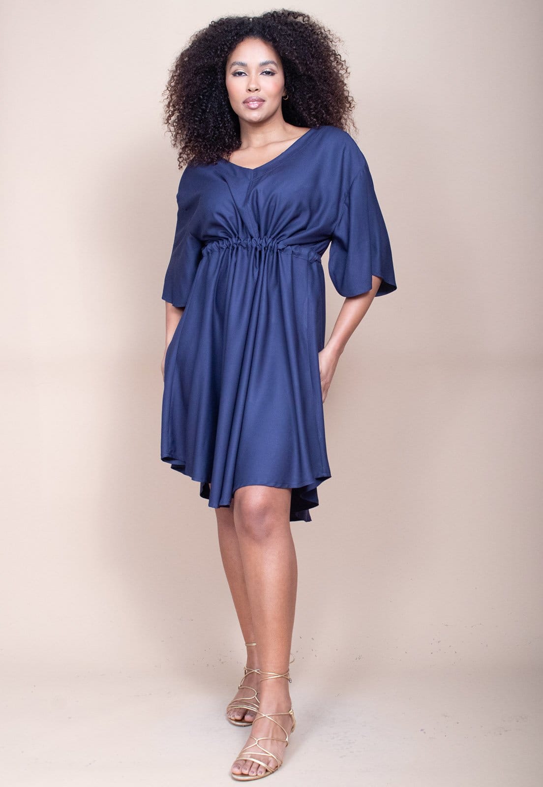 Vista 2 Vestido Curto CabanaFree Caaxixá Viscose com Cordão na Cintura Marinho Cabanafree azul/azul marinho azul