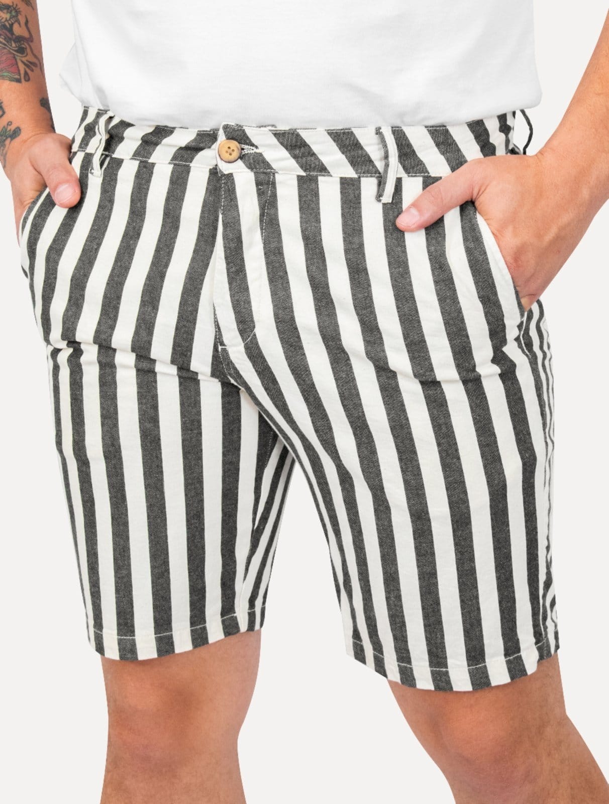 Bermuda Reserva Masculina Listrada Off-White/Preta