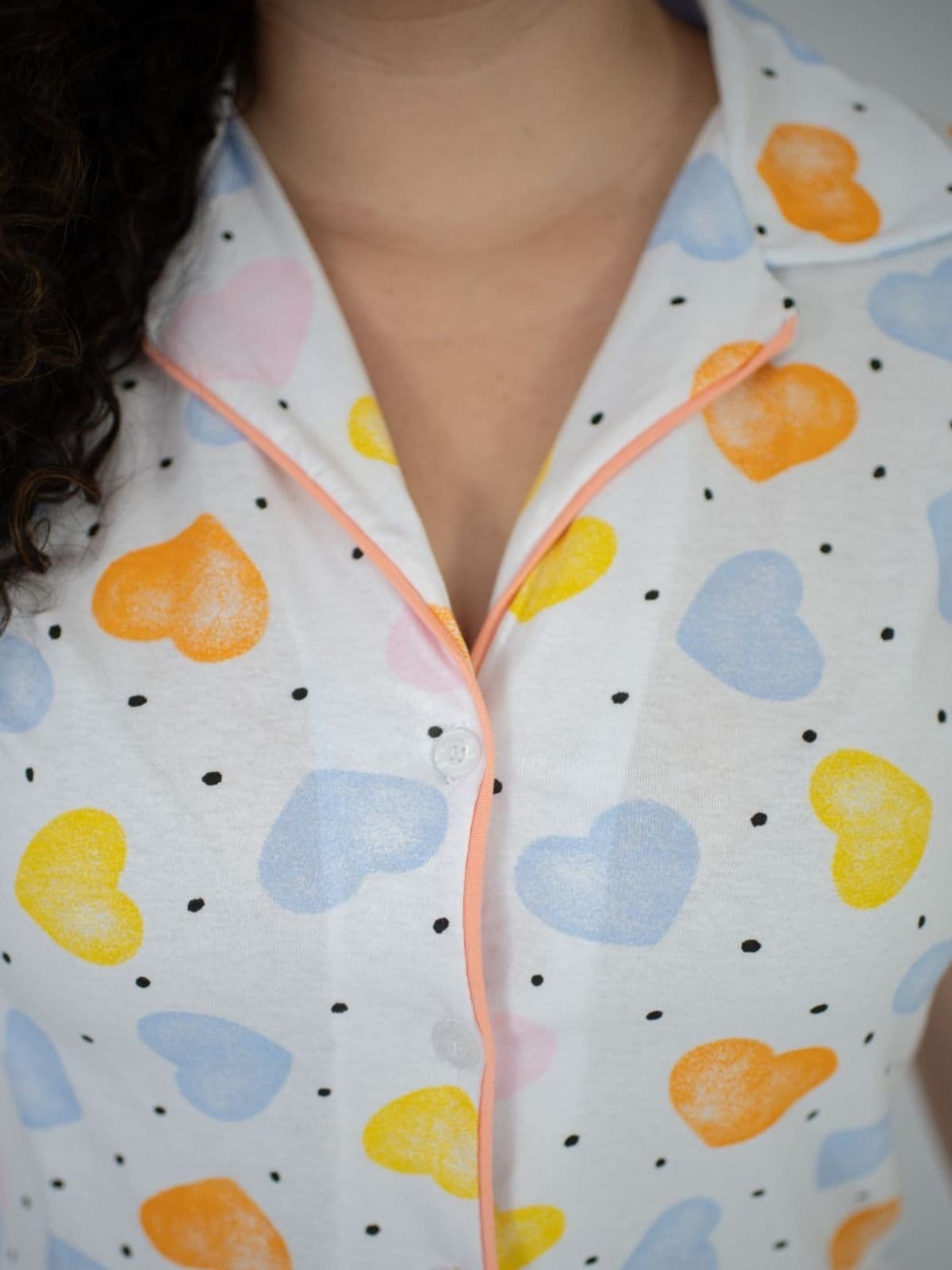 Vista 2 Plus Pijama Americano Curto Flávia - Corações Coloridos Piante branco