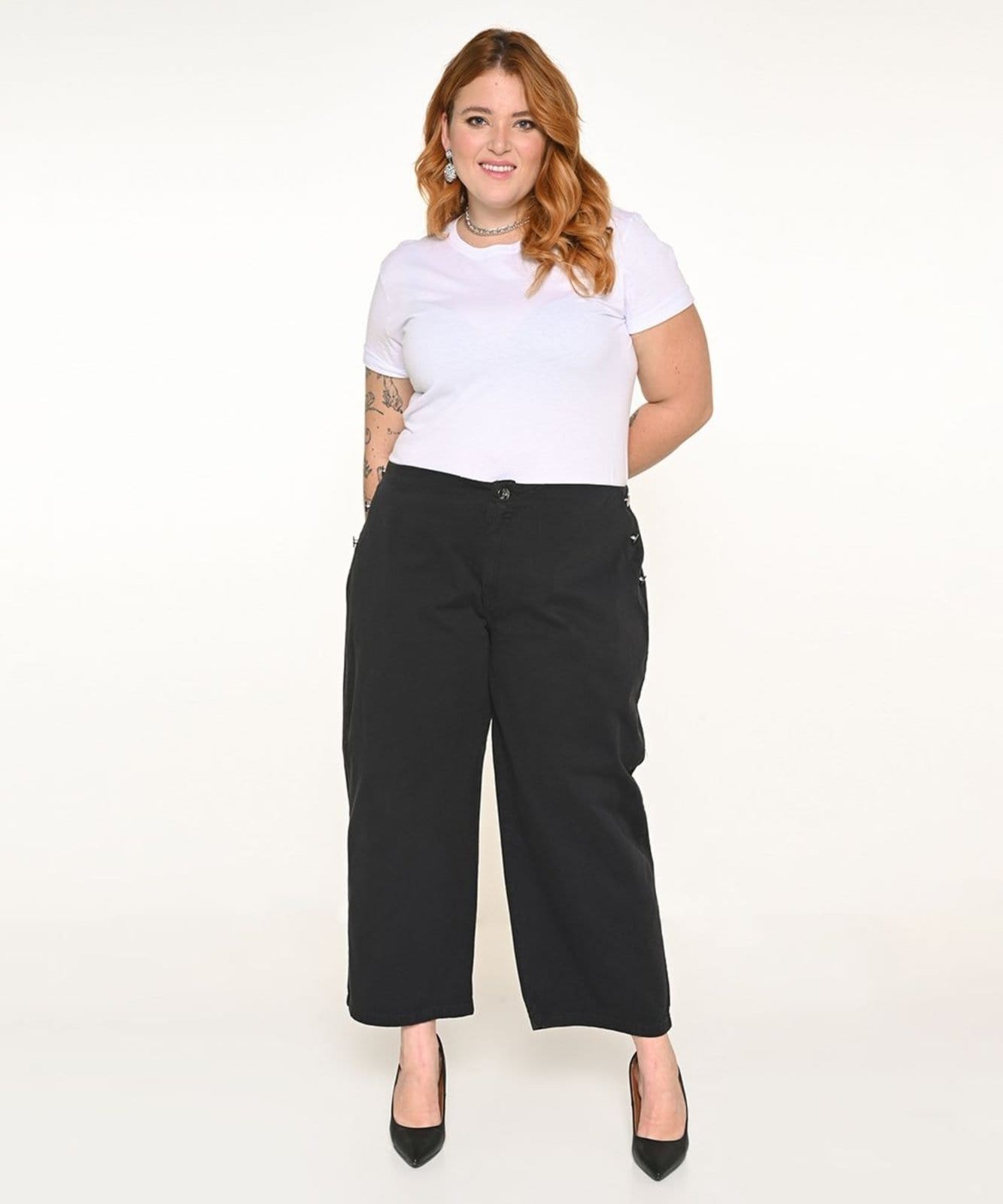 Vista principal Calça Feminina Sarja Plus Pantacourt Marinheiro Razon Jeans preto