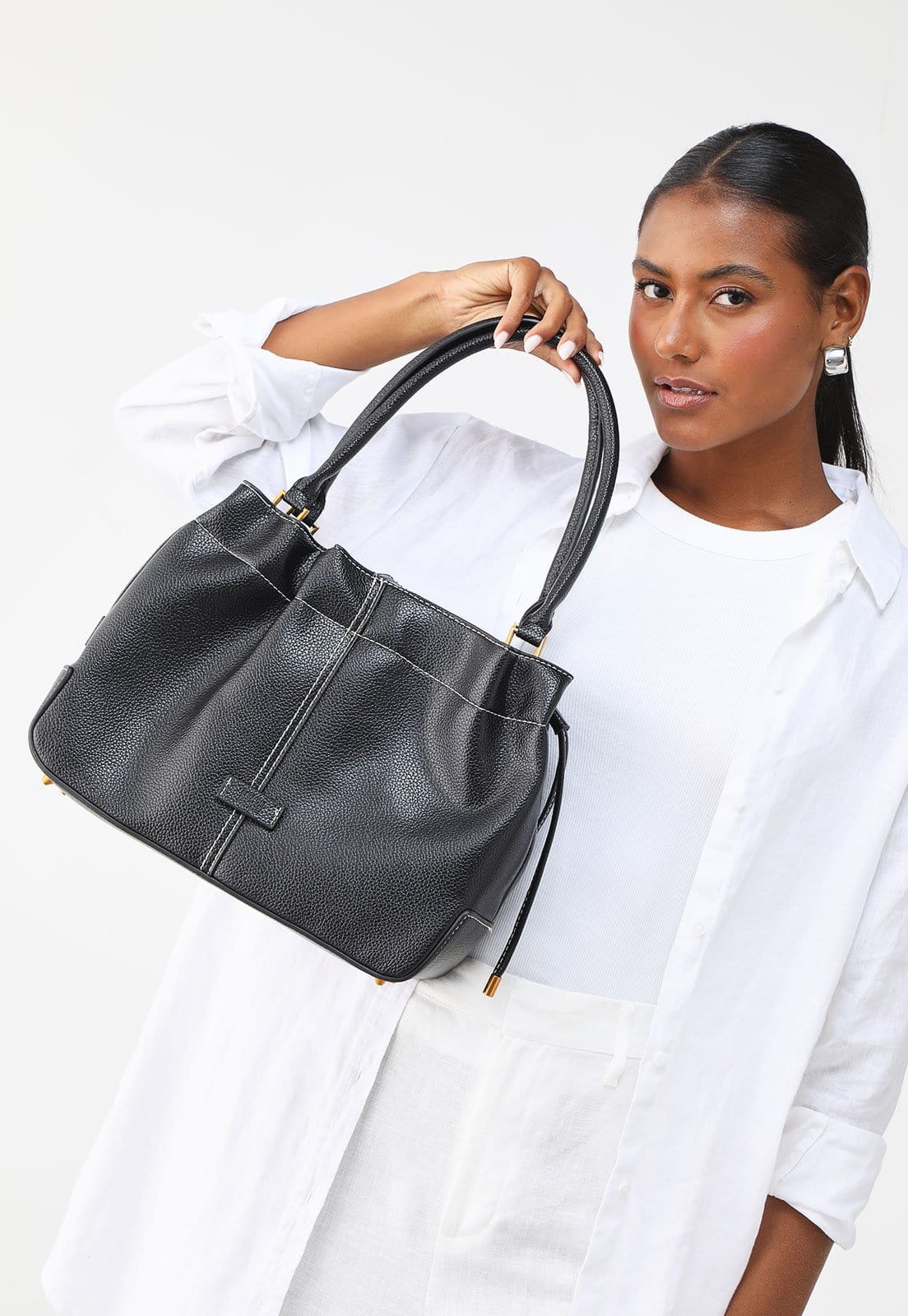 Vista principal Bolsa Tiracolo Santa Lolla Pesponto Preta Santa Lolla preto