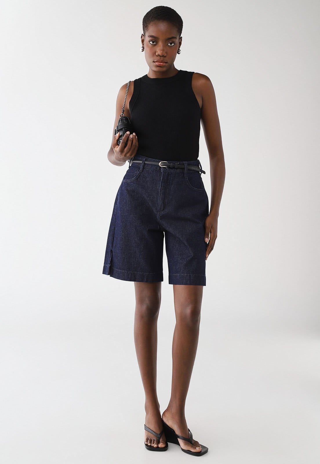 Vista 2 Bermuda Feminina Colcci Jeans Cintura Alta Escura Colcci Jeans azul