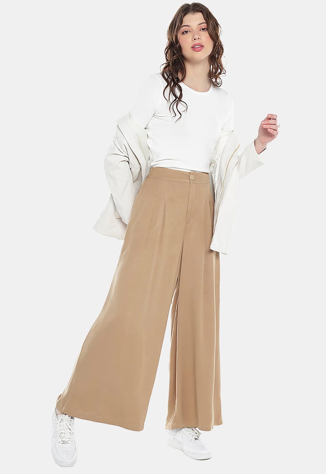 Vista 2 Calça Pantalona Bege Mocca com Pregas Feminina com Bolsos SOB caramelo mocca