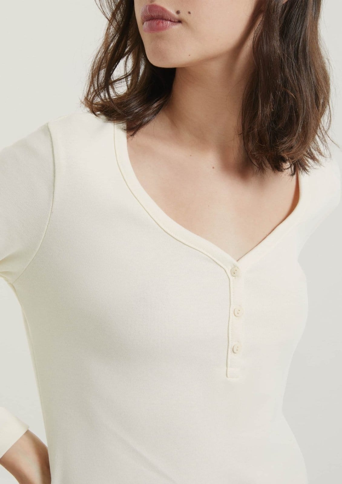 Vista 2 Pijama Feminino Manga Longa Em Malha Premium Hering HERING INTIMATES bege